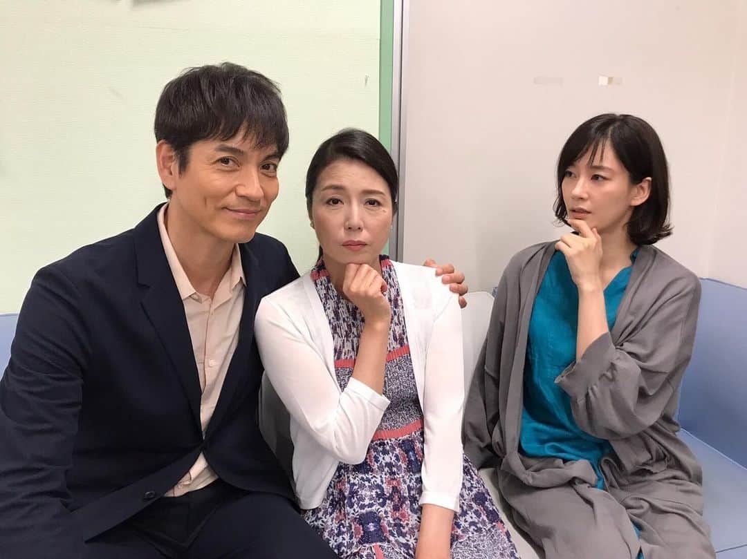 日本テレビ　ドラマ「白衣の戦士！」のインスタグラム：「🏥今夜放送‼️最終回🚑‬ 夏美(#水川あさみ)と師長(#沢村一樹)が、夏美の母・幸江(#高橋ひとみ)さんと仲良くオフショット撮影✨サービス精神旺盛なお三方のおかげで、ちょっと面白い写真になりました(笑) #ドラマでは… #幸江が夏美と師長の交際に反対？ #白衣の戦士 #最終話 #今夜10時 #見てね #日テレ」