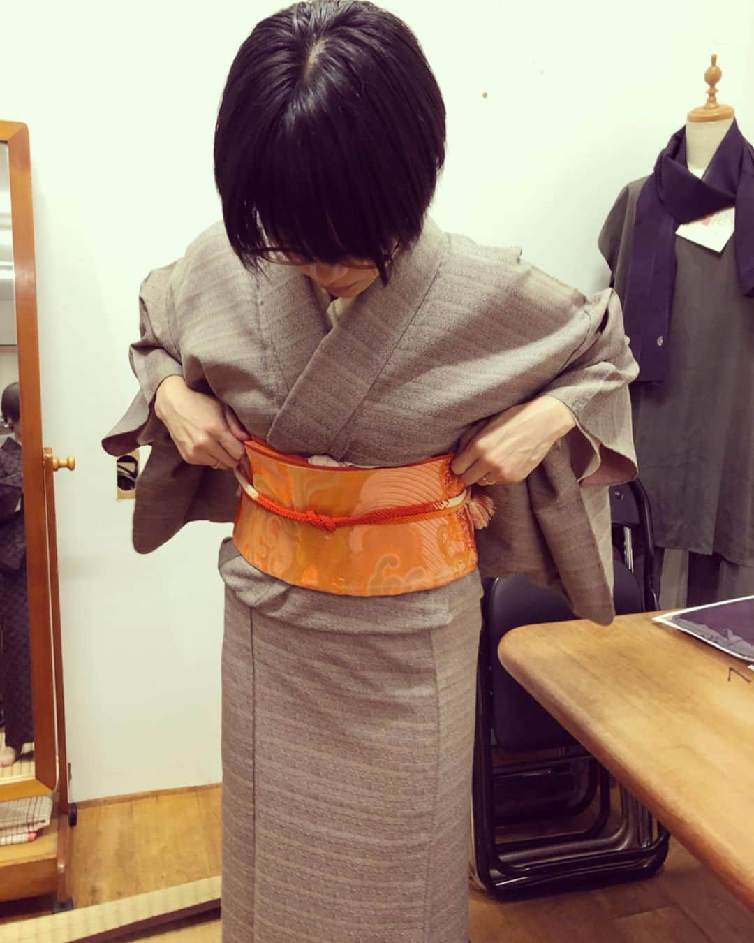 時東ぁみさんのインスタグラム写真 - (時東ぁみInstagram)「着物着付け教室👘 ・ 着物の着方→名古屋帯→袋帯まで習いました！ 1つ習うと1つ忘れてる気がする…w またすぐ着て、忘れないようにする！！ ・ 和服美人🙅‍♀️ 和服メガネ🙆‍♀️目指します！ ・ #時東ぁみ #着物 #kimono #着物着付け教室 #習い事 #👘 #エコメッセ #寄付 #環境保護 #震災復興 #着物でチャリティー #名古屋帯 #袋帯 #忘れたくない #練習あるのみ #和服美人 #🙅‍♀️ #和服メガネ #🙆‍♀️」6月19日 20時15分 - amitokito