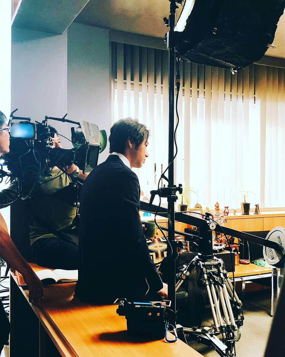 山田裕貴さんのインスタグラム写真 - (山田裕貴Instagram)「『#特捜9』第１０話  すでにニュースご覧頂いている方もいらっしゃると思いますが…  来週放送の最終回で、宗方班長が卒業します  とてつもなく寂しいです 悲しいです でも、しっかり卒業を送りたいのです  だから本当は全部見逃してほしくないけど 残りの２話しっかり見届けてほしいです 今夜放送の第10話も最終回に繋がっています。  毎週水曜放送 #テレビ朝日 #寺尾聰 #班長卒業 #さらば宗方 #さらば班長」6月19日 20時34分 - 00_yuki_y