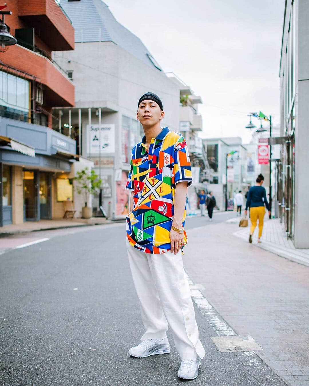 ビームスさんのインスタグラム写真 - (ビームスInstagram)「HARAJUKU BEAMS STAFF SNAP ・  今季のトレンドを体現している「ビームス 原宿」のスタッフスナップ企画。 着こなし、サイズバランス、スタッフそれぞれの拘りを発信します。 ・ photography：@photobybenz  @beams_harajuku_official  #harajuku_beams #beams #ビームス #原宿 #staffsnap #snap #スナップ」6月19日 20時38分 - beams_official