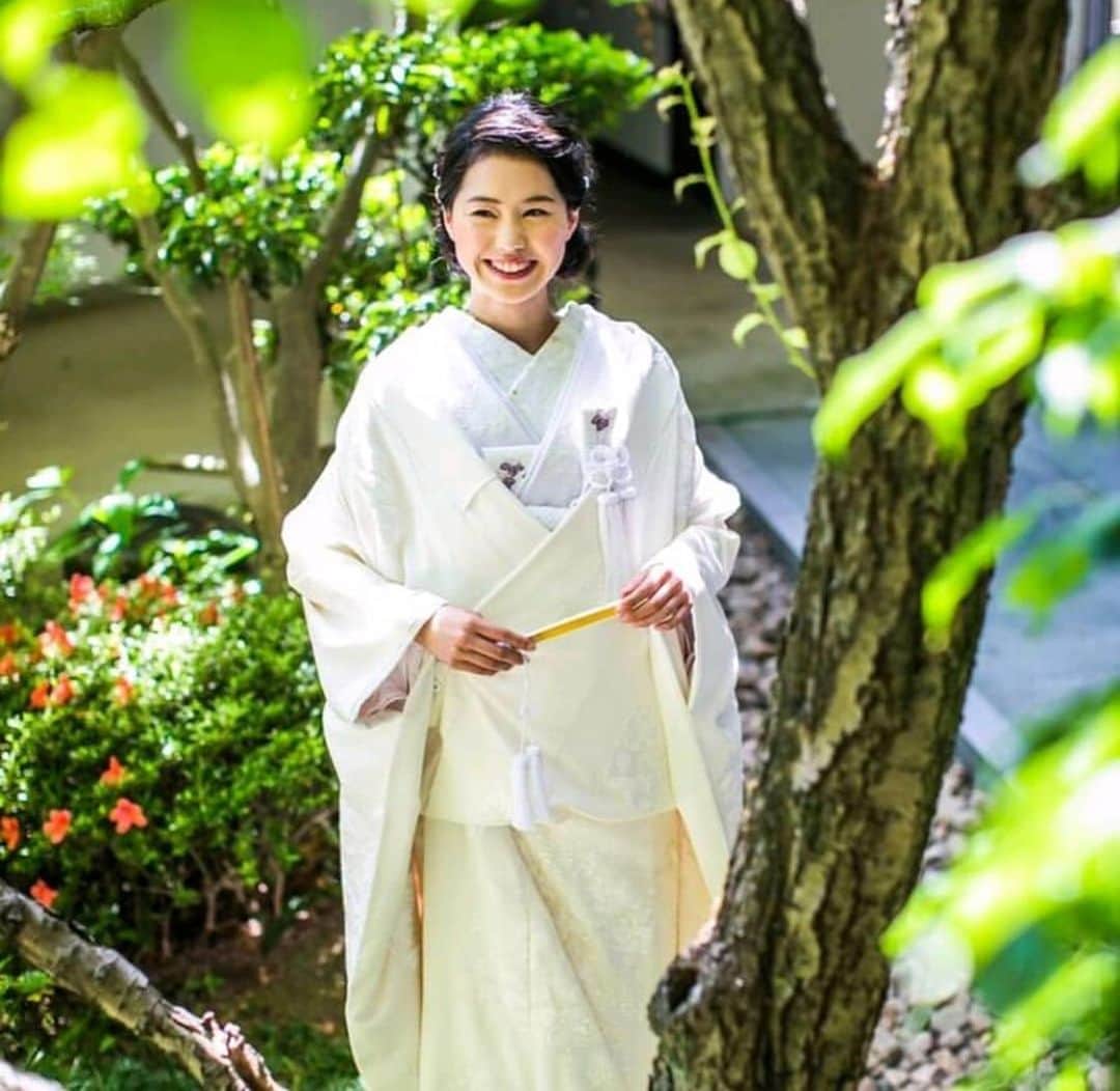 juno_jinjakonさんのインスタグラム写真 - (juno_jinjakonInstagram)「. 日本の伝統美である和装を身に纏い、粛々と儀式を執り行うことは、ふたりを見守り続ける神々に奉告をすると同時に、ふたりを産み大切に育んできたご両親への感謝の気持ちを表すことでもあります。 . -神社での結婚式をお考えの方へ- 6月22日.23日に、神社挙式のことがよく分かる、現地見学フェアを開催いたします。 *﻿ 【櫛田神社現地見学フェア】 6月22日 6月23日 JUNO神社婚プランナーと一緒に、櫛田神社を見学しながら、神社挙式をしっかりイメージしていただけるフェアです。 まだまだ何も決まっていない方も、お気軽にご参加ください。 . 【JUNO神社婚相談会﻿】 毎週月・木・土・日 10時～18時﻿﻿ JUNO天神本店、JUNO熊本店にて神社相談会を行っております。﻿﻿ ※予約制になります。﻿﻿ ・白無垢、色打掛合わせのご案内﻿﻿ ・プランご説明　（プラン12万円～）﻿﻿ ・当日までの流れ﻿﻿ ・当日神社でのサポート内容﻿﻿ ・お食事のご案内﻿﻿ etc... 何でもご相談下さい。 .﻿﻿ △ご予約方法△﻿﻿ @juno_jinjakon ホーム画面のURL﻿﻿ よりお待ちしております。﻿﻿ *﻿﻿ -----------------------------------------﻿﻿ 【JUNO（ジュノ）】では福岡・熊本で#神社婚  をプロデュースしています。﻿ ﻿ #juno神社婚#juno和婚﻿﻿ *﻿﻿ *﻿﻿ ☏0120-791-259﻿﻿ 天神本店・熊本店にて受付中﻿﻿ *﻿﻿ ≪福岡≫プロデュース可能な神社﻿﻿ #護国神社﻿﻿ #住吉神社﻿﻿ #櫛田神社﻿﻿ #太宰府天満宮﻿﻿ #警固神社﻿﻿ 香椎宮﻿﻿ 宮地嶽神社 ﻿﻿ 宗像大社﻿﻿ *﻿﻿ ≪熊本≫  プロデュース可能な神社﻿﻿ #加藤神社﻿﻿ #健軍神社 ﻿﻿ #藤崎八旛宮﻿﻿ #阿蘇神社﻿﻿ #出水神社 *﻿﻿ *﻿﻿ *﻿﻿ #福岡花嫁#熊本花嫁 #和婚#神社式 ﻿#福岡神社#神前式#和装#和装小物 #白無垢 #綿帽子 #和婚 #japanesewedding #洋髪 #福岡プレ花嫁 #大人花嫁#和装前撮り#日本の結婚式#家族婚」6月19日 20時39分 - juno_jinjakon