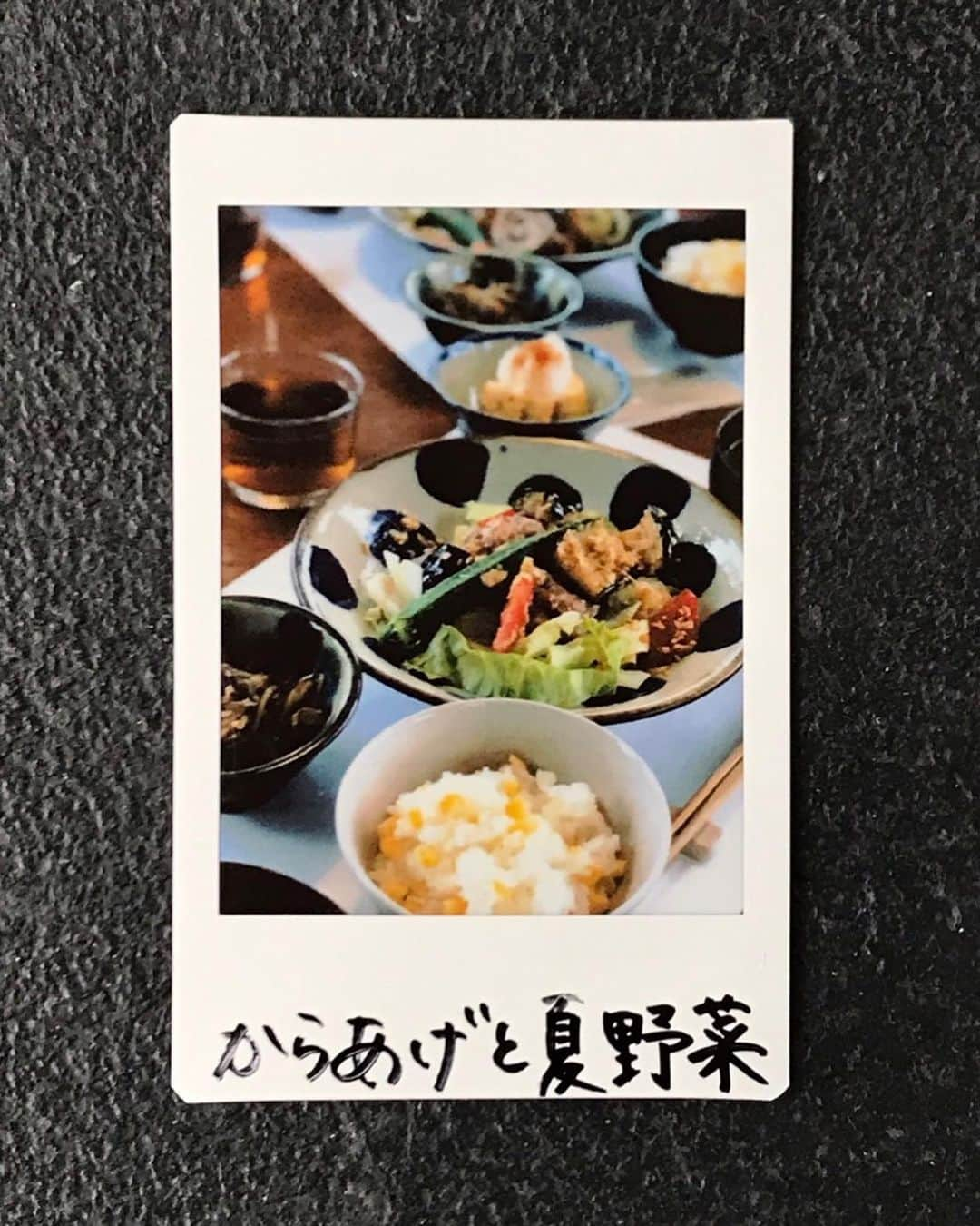 SHIORIさんのインスタグラム写真 - (SHIORIInstagram)「FUJIFILMさんから #新時代チェキ instax mini LiPlay が6/12に発表されました📷✨ 私は、自分で作ったもの、外で食べて美味しかったものなど「私を笑顔にしてくれる料理たち10枚」をチェキで撮りました。 見ているだけで、その時の味やテーブルにまつわる記憶が鮮明に蘇るから嬉しい。 これから、日常使いはもちろんのこと、旅のお供にも欠かせない存在になりそう。 食の思い出のシーンをたくさん残していきたいと思います🎶  #instax #Newinstax #Neweranewinstax #liplay #miniliplay #instaxminiliplay #新時代チェキでつくる私の10枚 #Give10withNewinstax」6月19日 20時45分 - shiorikaregohan