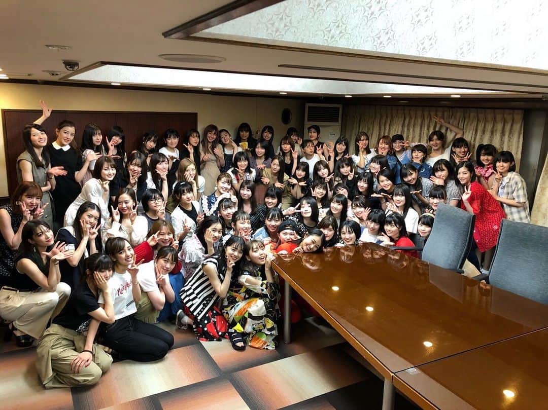 飯窪春菜のインスタグラム：「昨日はアンジュルム和田彩花ちゃんの卒業ライブでした。  彩ちゃん、卒業おめでとう☺️ 彩ちゃんはハロー！プロジェクトの先輩なのですが、同い年ということもあって出会ってすぐ仲良くなりました。 彩ちゃんにしか言えないこともたくさんあったし、2人にしか分かち合えないこともたくさんあって、なんか、先輩とか後輩とか、友達とか親友とか、そんなくくりに出来ない特別な存在なんです。  一緒にたくさんご飯もしたし旅行もしました！写真は、そのほんの一部です☺️🌈 愉快な動画も載せますね🎈ふふ  彩ちゃんがずっと大切にしてる信念、女性としての生き方、アイドルとしての生き方、いつもかっこいいなあと思っていました。 彩ちゃんの夢が叶うよう応援してるし、その瞬間も近くにいられたらなと思ってます☺️ これからも、よろしくね！  本当に、卒業おめでとう✨  #和田彩花卒業スペシャル  #和田彩花  #アンジュルム  #あやちょ  #はるなの毎日  #飯窪ってる」