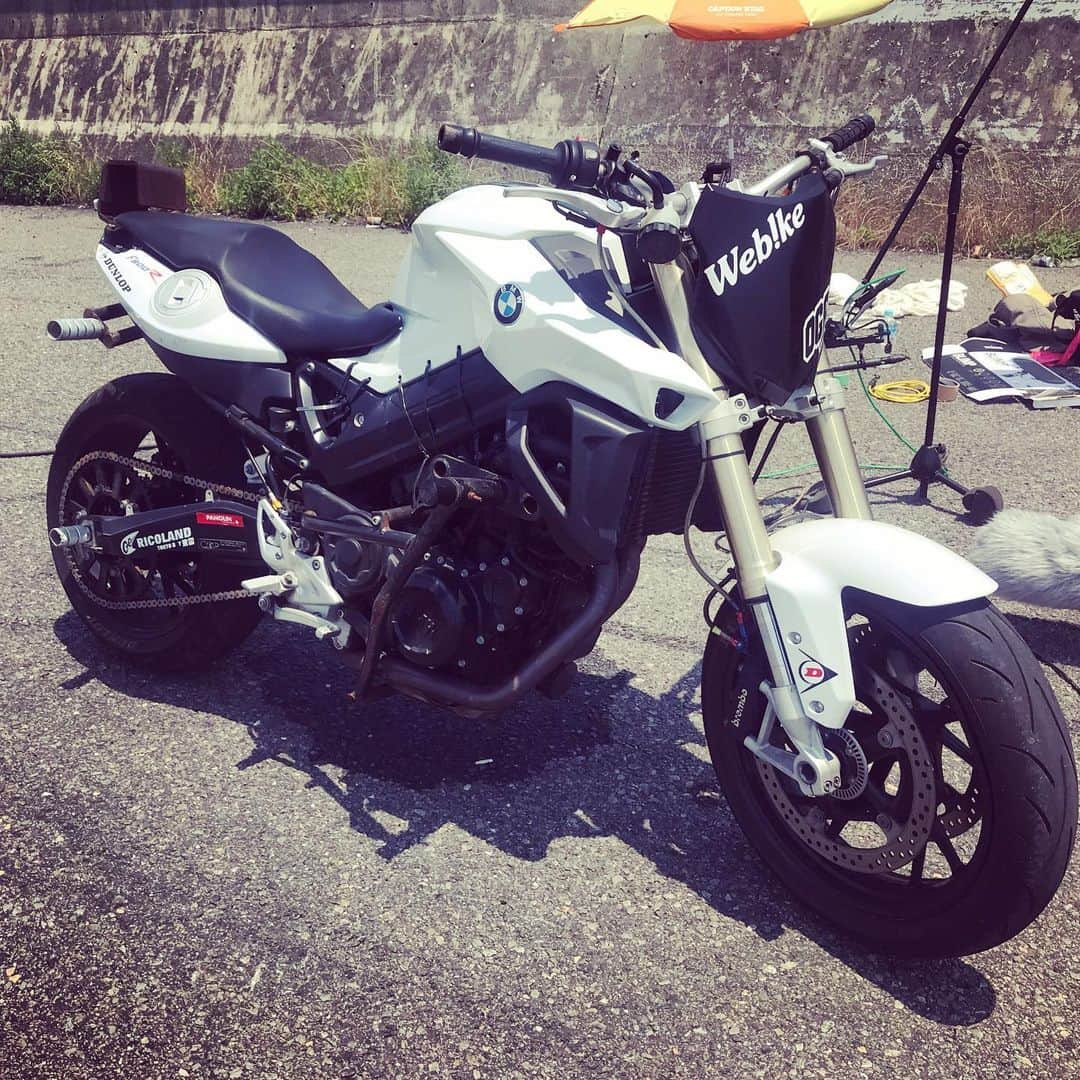 小川裕之さんのインスタグラム写真 - (小川裕之Instagram)「今日乗るバイクはこれ！BMW #F800R  実はワタシBMWオーナーなんです(笑 久々にのるから、まずは乗り慣れなきゃ(汗  #ogaチャンネル」6月19日 11時58分 - ogastunt