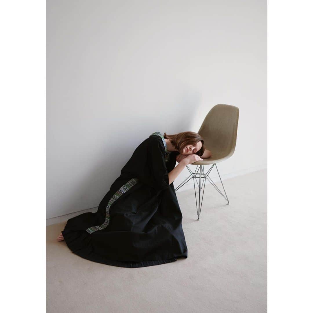 のインスタグラム：「FRAPBOIS 2019-20 AUTUMN/WINTER COLLECTION 「MOTHER」  #frapbois #フラボア #2019 #2020 #19aw #collection #コレクション #mother #マザー #tokyo #japan」
