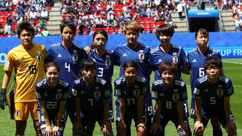 石原孝尚さんのインスタグラム写真 - (石原孝尚Instagram)「FIFA Women’s World Cup France 2019  Group D England vs Japan 6/19 28:00 Local time in Japan  勝点6のイングランド 勝点4の日本 ともに勝てば1位通過  日本は２点差以上で負けるか日本が負けてアルゼンチンが2点差以上で勝つとグループ３位通過でRound16でフランスかドイツと対戦することに！ 引き分け以上はしたい試合。  スコットランド戦はゆいかもゴールしたしイングランド戦も期待！  INAC、レッズで一緒にやってた日本の選手も、メルボルンシティで一緒だったアルゼンチン戦でゴールを決めたイングランド代表のJodie Taylorのプレーも見るのが楽しみ！！！ イングランドは2018-2019シーズンから女子のリーグがプロ化されて、全体のレベルが一気にあがっていて、2019-2020シーズンも男子と同じバークレーズが年間14億円のサポーターをすることが決まっています。 僕も2019-2020シーズンにイングランドのFA Coaching License Level 3 (UEFA B)を受講します⚽️🇬🇧 朝早いですが みなさん頑張って応援しましょう🇯🇵⚽️🇬🇧 #なでしこ  #なでしこjapan  #fifawomensworldcup  #womensworldcup」6月19日 12時04分 - taka_ishihara