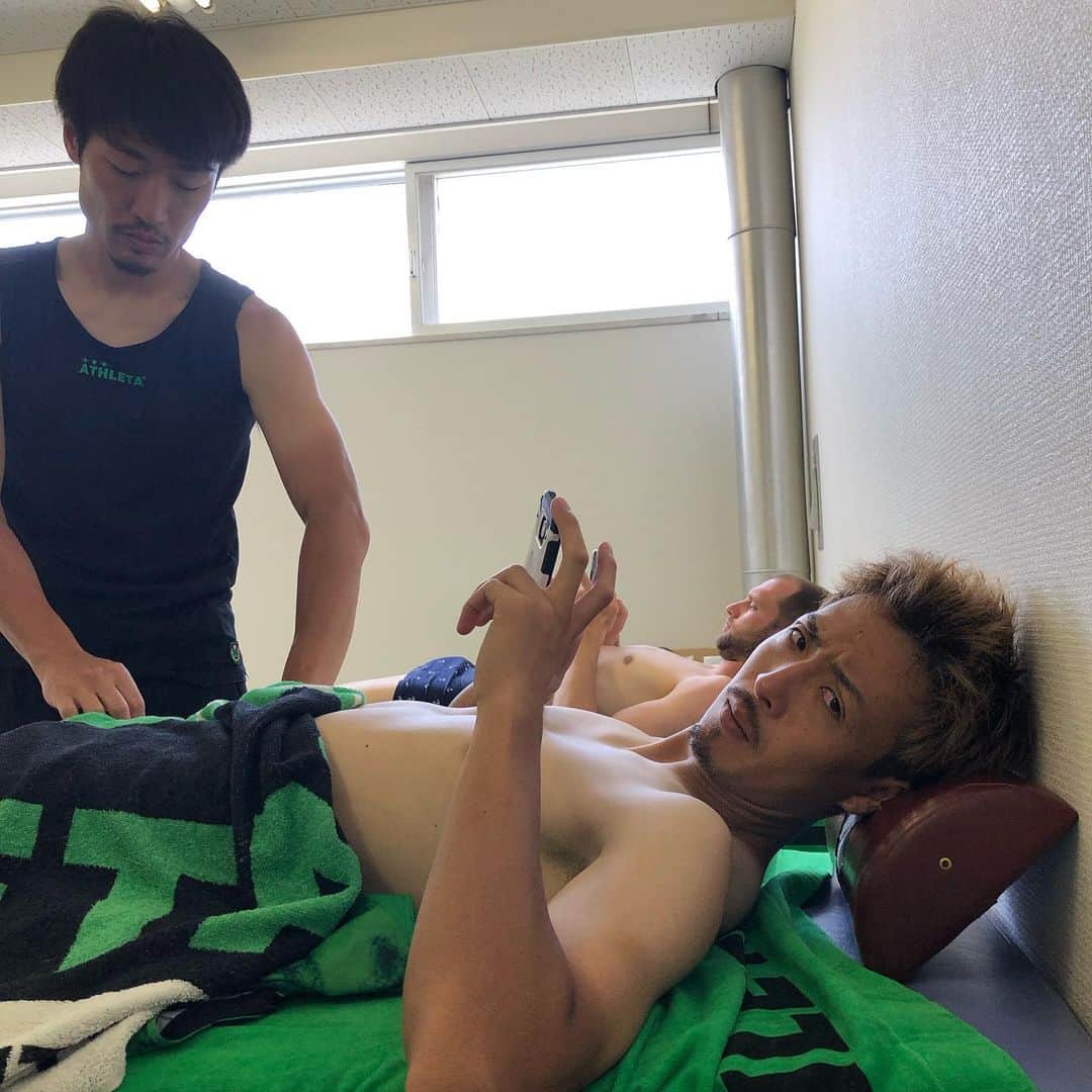 端戸仁のインスタグラム：「前節ゴールの若ちゃん。 今週も気合い入ってるよ😎」