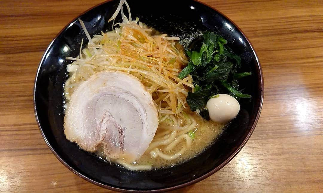 桜花さんのインスタグラム写真 - (桜花Instagram)「昨夜のラーメン🍜  標高約５センチ＼(^^)／ うまハピ🌷  #ラーメン  #標高  #高さ #ラーメンマウンテン #mountain #mountains」6月19日 12時15分 - mountainohka