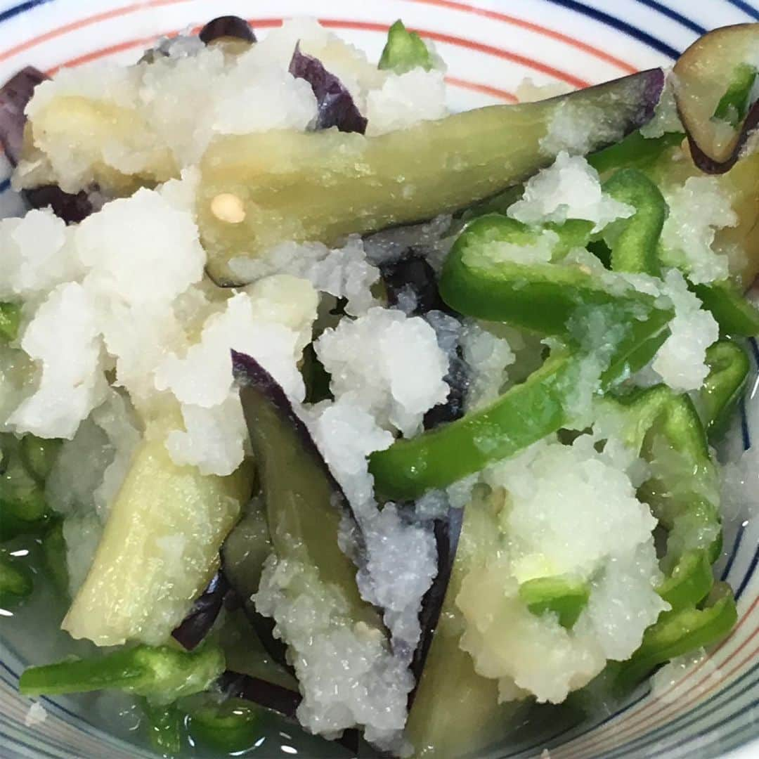 柳家さん生さんのインスタグラム写真 - (柳家さん生Instagram)「6/19朝ご飯だぁ〜 スクランブルハム 冷やし味噌汁 茄子胡瓜茗荷おろしポン酢 冷奴フェンネルソース 豆ご飯」6月19日 12時21分 - waraiguma1957