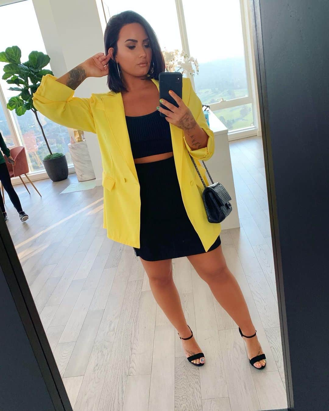 デミ・ロヴァートさんのインスタグラム写真 - (デミ・ロヴァートInstagram)「And it was all yellow 💛✨」6月19日 12時23分 - ddlovato