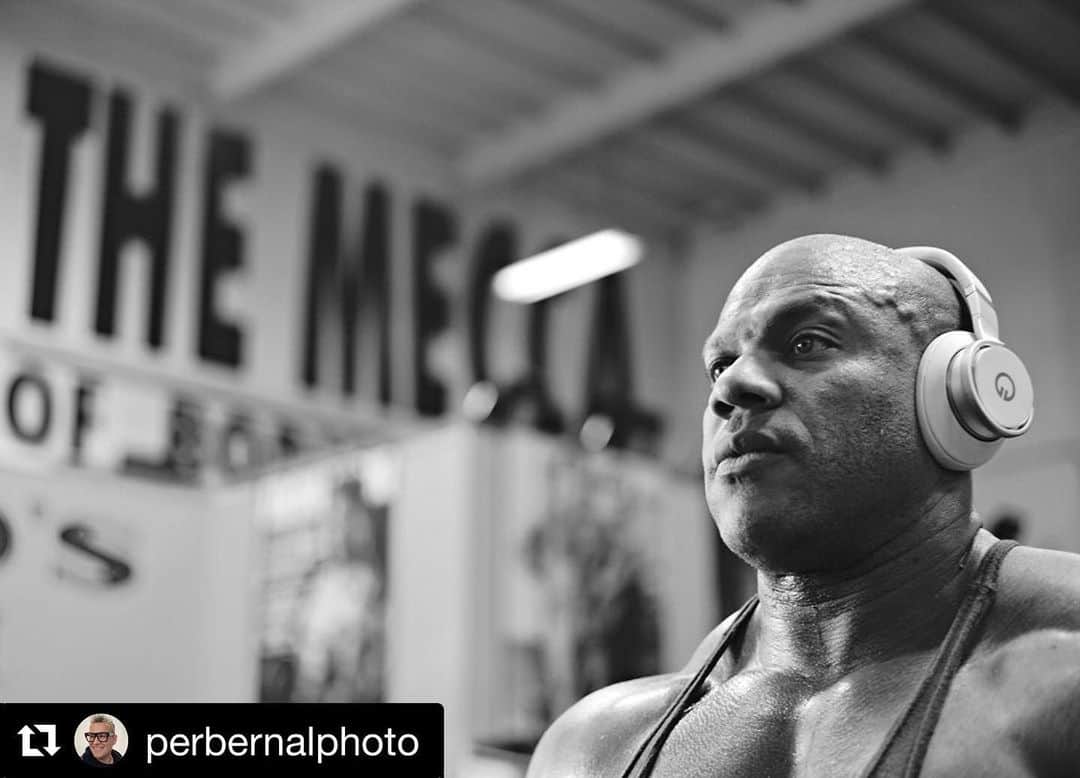 Phil Heathのインスタグラム：「#Focus  #Repost @perbernalphoto ・・・ “Ignore the noise and focus on the road ahead, one step at the time” - @philheath ,June 18, 2019,  at #goldsgymvenice - 📸 by @perbernalphoto #leicam10」