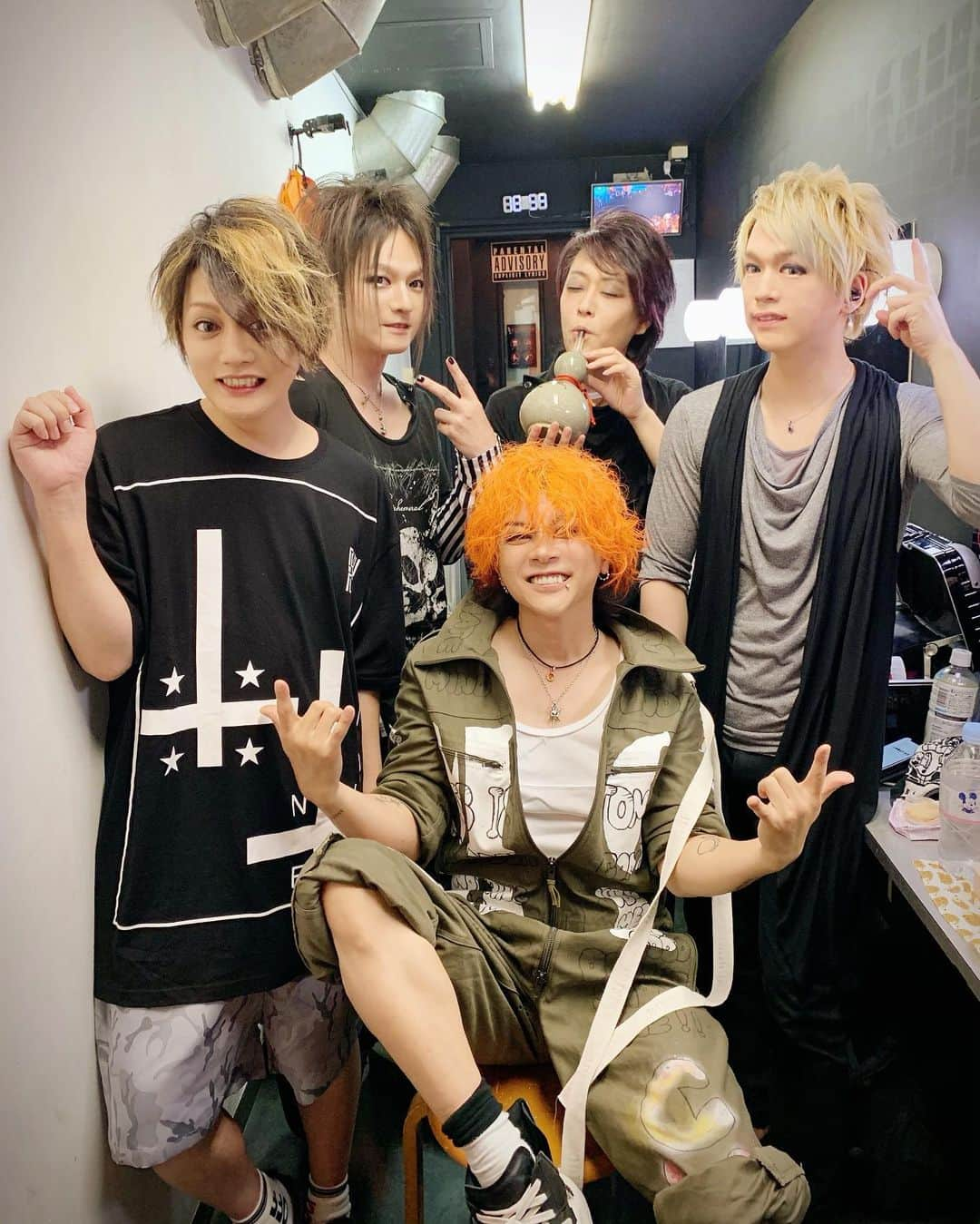 淳士さんのインスタグラム写真 - (淳士Instagram)「【淳士 LIVE 2019 June】✨ . 高田馬場公演終了‼️ . いや〜〜〜実にいい湯だった(ノ∀ ` )♨️ . いろいろ思い出してニヤニヤオレンジだわ🍊✨ . ドンテル盛り上がったな〜( ´ ∀ ` ) 今度やるときはHさん呼んだりして😆❤️ . ハラキリDIVEも大盛り上がり❗️ てんじありがとう✨ . メンバー、スタッフ、そしておまいら❤️ . ありがとうね☺️ ホントらぶ❤️ . さて、衣装洗お( ｰ́∀ｰ̀ )✨ . こだわり洗濯開始👍👕👚❤️ . #淳士LIVE #みんなマジらぶ #ドンテル #ハラキリ #淳士バンドはみんな最高プレイ #最高かよ #らぶ」6月19日 12時53分 - jz0330