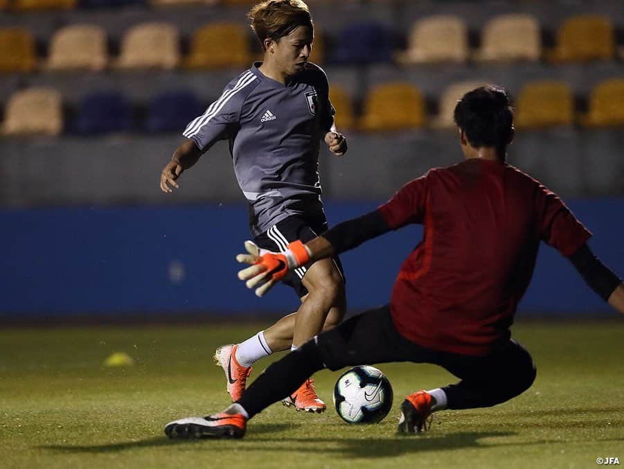 日本サッカー協会さんのインスタグラム写真 - (日本サッカー協会Instagram)「【📸日本代表 Team Cam】 #SAMURAIBLUE はチリ戦の翌日、第2戦が行われるポルトアレグレへ移動。到着後は、夕方6時半からチーム全体でグラウンドへ。チリ戦のスタメン組はリカバリーメニューを、それ以外の選手たちはシュート練習やゲーム形式のトレーニングを積み、一時間半強、汗を流しました。 ・ >>Next Match グループステージ 第2戦 📅日本時間6/21 8:00 🆚vsウルグアイ🇺🇾 ・ #jfa #daihyo #コパアメリカ﻿ ・﻿ ――――――――――――――――――﻿ CONMEBOLコパアメリカブラジル2019﻿ 6/18 0-4 チリ🇨🇱 6/21 08:00　vsウルグアイ🇺🇾 6/25 08:00　vsエクアドル🇪🇨 ※すべて日本時間﻿ 👉大会情報はJFA.jpへ﻿ ――――――――――――――――――」6月19日 12時45分 - japanfootballassociation