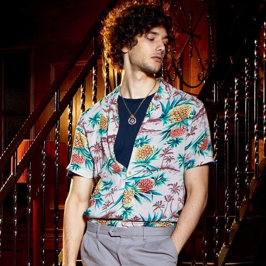 のインスタグラム：「Rockin’ it in true style! RE’s summer season take on FUTURETRO.  Discover more through link in bio. #futuretro #retrofusion #ss19 #urbanlifestyle #lacelessdesign #summervibes #royalelastics #royal」