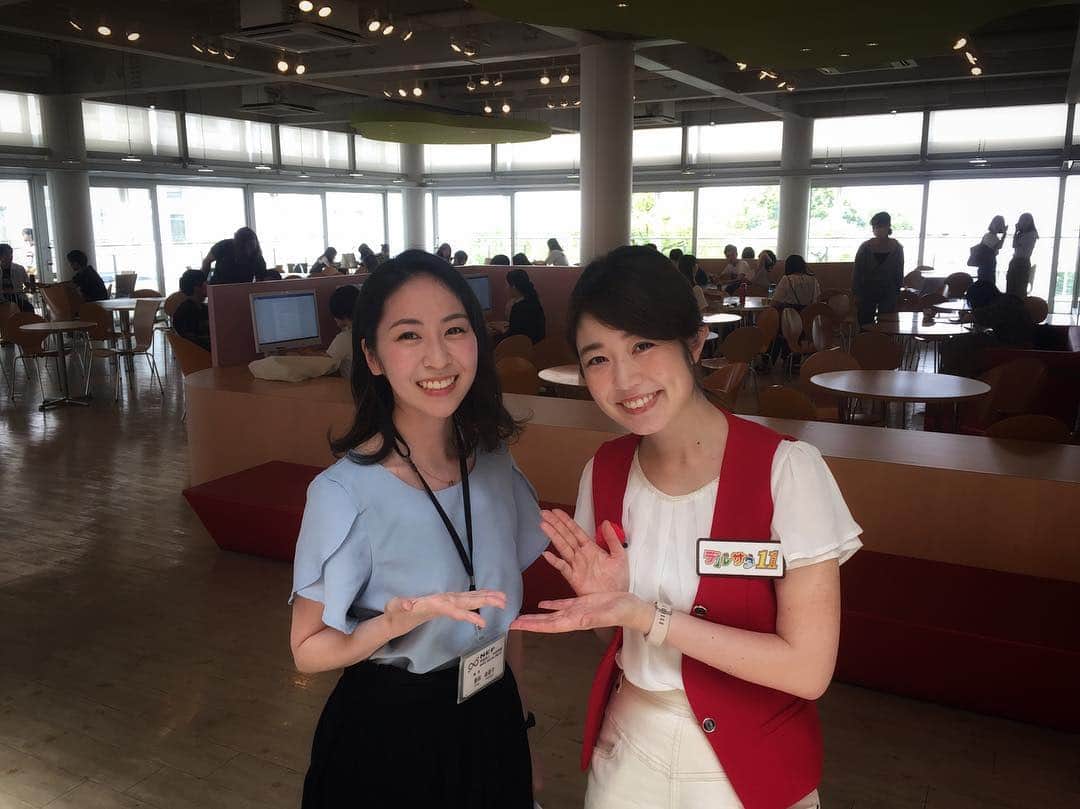 井上裕衣のインスタグラム：「こんにちは😌  きらきらキャンパスライフを のぞいてきました！  同じく きらきらいきいきされている 広報、貴田さんのご案内✨  外国語能力がグッとあがる 特色のある授業風景でした✨  #名古屋外国語大学 #英語の会話が聞こえてきた #すごい！ #勉強、しておけばよかった #勉強、今からでもできるね… #デルサタ 11」