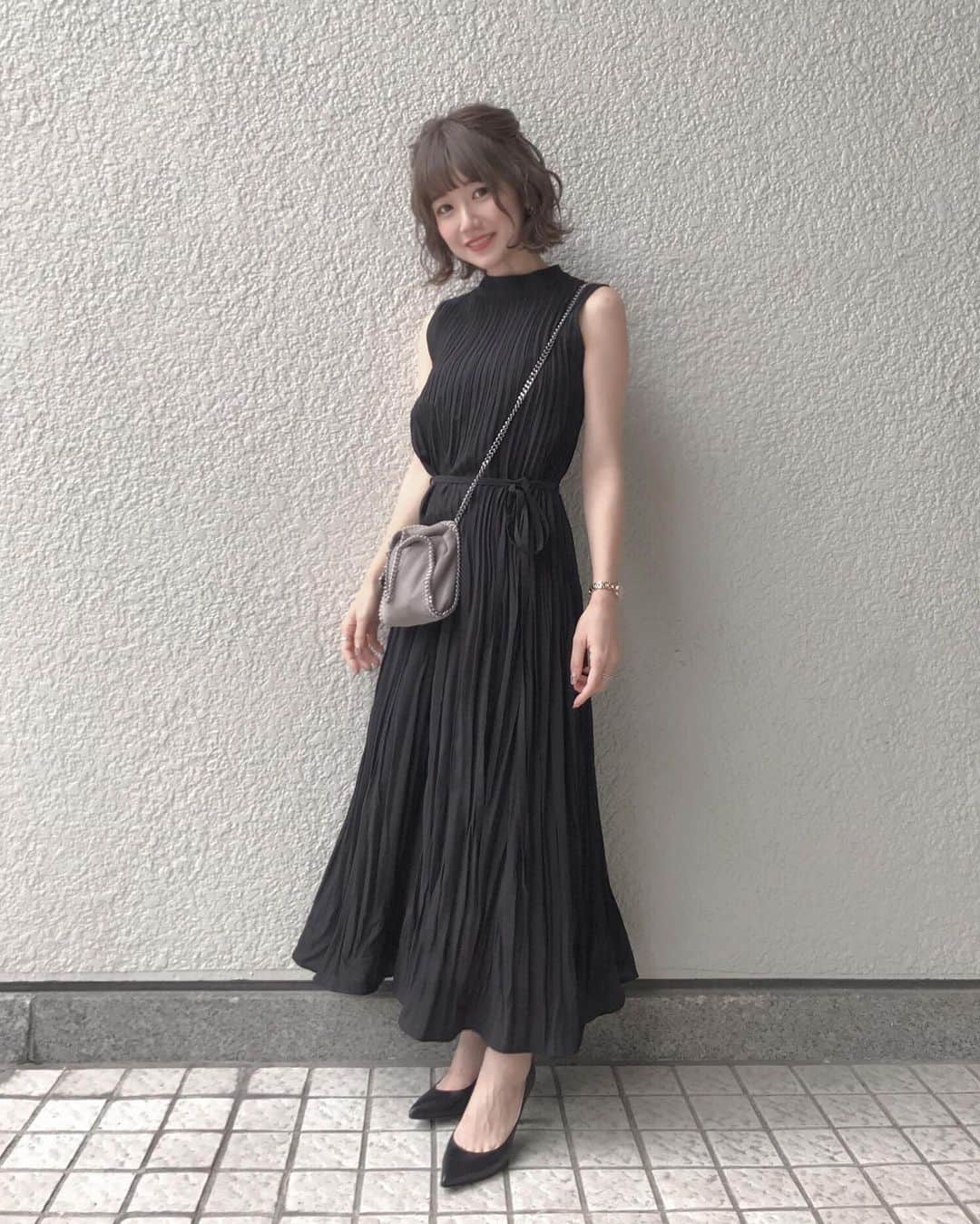 のインスタグラム：「♡♡♡♡💍💐 . .  #二次会ドレス  #二次会コーデ」