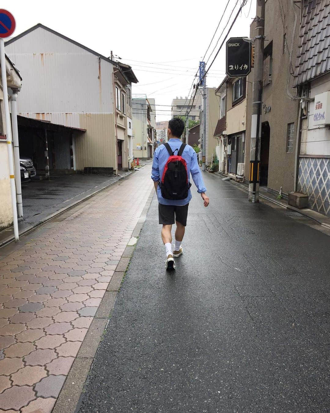 のインスタグラム：「6.19 SHIRT-White Mountaineering Wardrobe/LONG SLEEVE SHIRT SHORTS-MHL./SUPERFINE COTTON TWILL SHORTS BAG-DESCENDANT/RESPIRATOR MESH BACK PACK SHOES-MHL./MHL ALL STAR LO MENS . . . #DESCENDANT #DCDT #WhiteMountaineering #wardrobe #MHL #MargaretHowell . @nollyandthenatures . #tottori#鳥取県#鳥取市#川端」