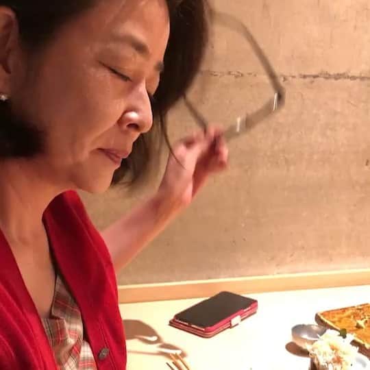 岸本加世子のインスタグラム：「毛蟹の手巻きやウニ。美味しかったです。ご馳走さまでした。」