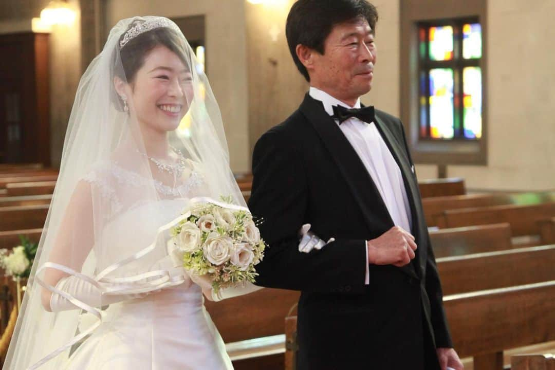 川端里奈さんのインスタグラム写真 - (川端里奈Instagram)「結婚式の写真が届いたよ👰🤵❤︎ 大聖堂での結婚式。 とっても幸せでした🥰 #大聖堂#結婚式#2019#0421#平成#名古屋#布池教会」6月19日 13時23分 - rinaastagram723