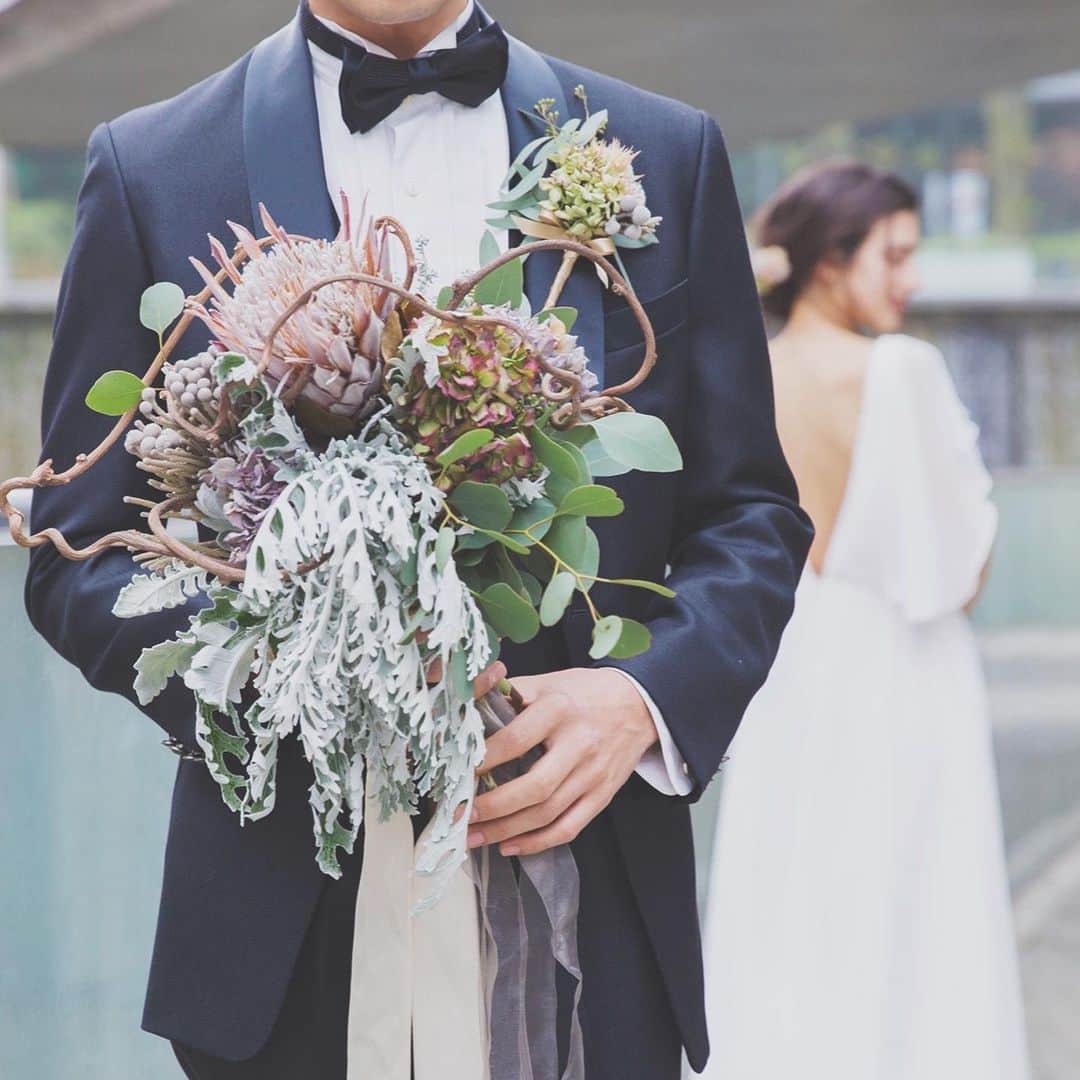 CLAIREのインスタグラム：「振り返っちゃう君が好き。 ・ @clairebridalstudio」