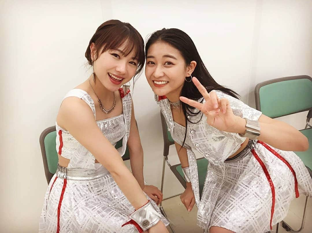 石田亜佑美さんのインスタグラム写真 - (石田亜佑美Instagram)「. 和田彩花さん 6/18 ご卒業おめでとうございます！ . ハロプロ・オールスターズの発売記念イベントのチェキ会で、一緒に撮れたのすっごく嬉しかったです。ステージでは"美"な和田さんが、わーーーって笑う顔、私もとても好きです。卒業公演中もたくさん見られて、幸せな気持ちになりました。いつか、またステージで和田さんのその笑顔が見たいです！和田さんがこの先進む道でも、愛に包まれていますように。 . 懐かしいLILIUM(感謝祭)の写真 和田さんのスノウ、本当に好きだったなぁ♥️ . . #和田彩花 さん #アンジュルム #かっこよすぎ #石田亜佑美」6月19日 13時30分 - ayumi_ishida.official