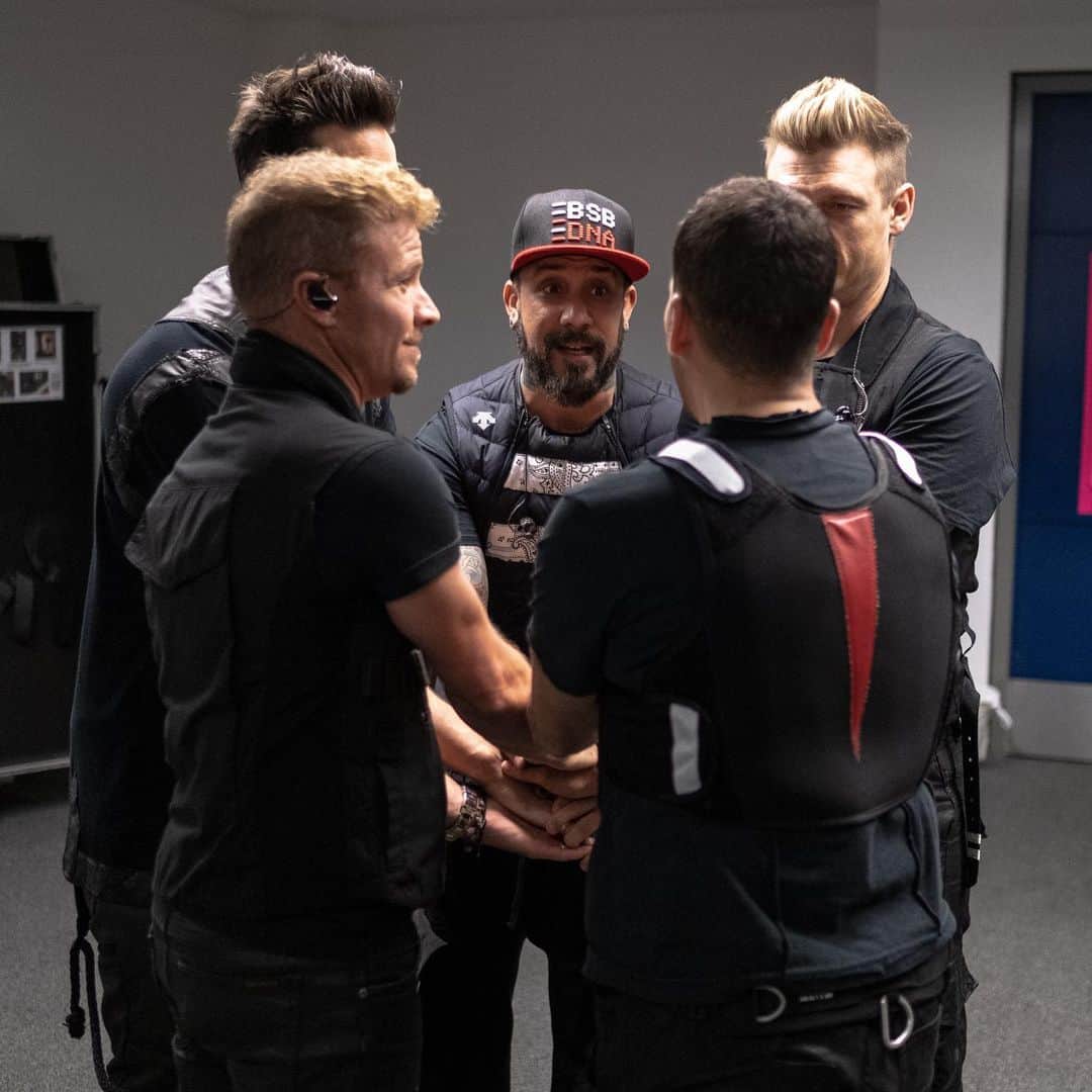 A.J.のインスタグラム：「London... you guys are incredible. Thank you for two unforgettable shows #BSBLDN #DNAWorldTour」