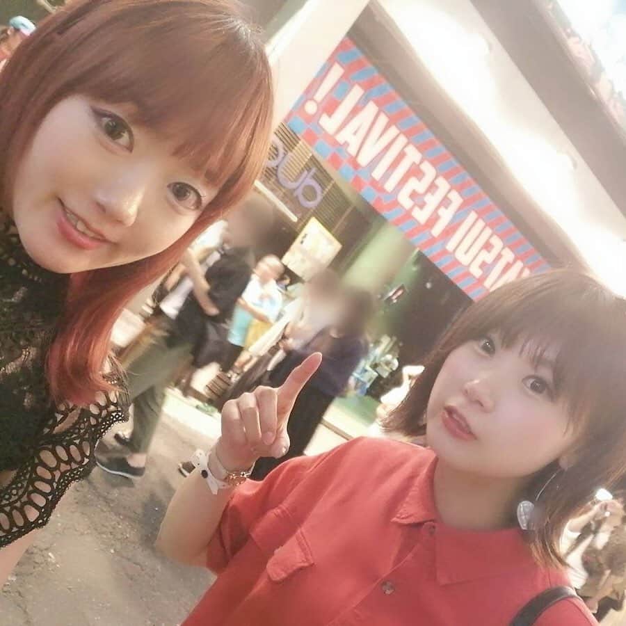 辰巳リカのインスタグラム：「やついフェス2019！！！！！ . 1日目はアプガプのライブに遊びに行って！ 2日目はお目当てのCreepy Nuts、ハバナイ、アーバンギャルド、Wienners観れて多幸感❤️ . 劔さん、大内ライダーにも会えた。 元気そうでなによりです☺︎ 昔は一緒に出演させていただいたなーって。 . 東京女子プロレス出してくれないかな… アピールすればよかったと後悔 またもしやついさんにお会いできたら言う！ . 大人気ゲッターズ飯田さんにまさかまさか占っていただけるとは… それだけで運いい✨✨ 今年後半から運気あがるそうなのでわくわくしてやることやって過ごす(^.^)」