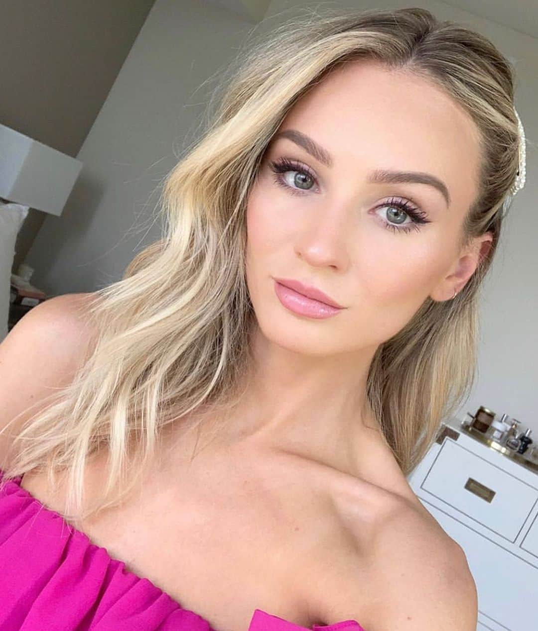 Morgan Parksさんのインスタグラム写真 - (Morgan ParksInstagram)「Still a blonde but no longer a Bushnell 💓👰🏼Congratulations on your engagement! @laurenbushnell」6月19日 13時48分 - morganparks_