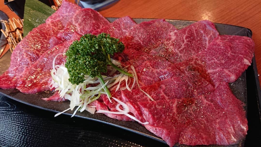 大沢文也さんのインスタグラム写真 - (大沢文也Instagram)「毎日のように馬刺し食べてます。 馬刺しか牛の赤身肉。 好きなもん食って減量してるぜ👍 いいこといいこと。  #馬肉 #馬刺 #馬刺し #赤身肉 #牛赤身 #焼肉 #焼き肉 #低カロリー #高タンパク #減量 #減量飯 #beef #yakiniku #fighter #肉好きな人と繋がりたい #肉しか信じない #肉命」6月19日 14時11分 - fumifumi_k1