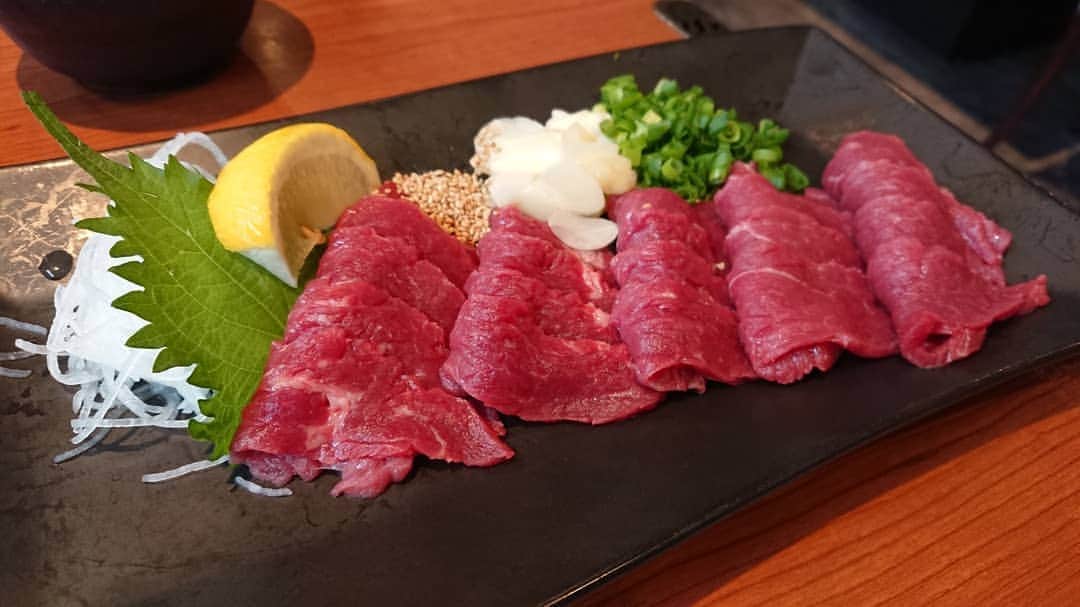 大沢文也さんのインスタグラム写真 - (大沢文也Instagram)「毎日のように馬刺し食べてます。 馬刺しか牛の赤身肉。 好きなもん食って減量してるぜ👍 いいこといいこと。  #馬肉 #馬刺 #馬刺し #赤身肉 #牛赤身 #焼肉 #焼き肉 #低カロリー #高タンパク #減量 #減量飯 #beef #yakiniku #fighter #肉好きな人と繋がりたい #肉しか信じない #肉命」6月19日 14時11分 - fumifumi_k1