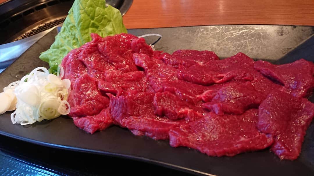 大沢文也さんのインスタグラム写真 - (大沢文也Instagram)「毎日のように馬刺し食べてます。 馬刺しか牛の赤身肉。 好きなもん食って減量してるぜ👍 いいこといいこと。  #馬肉 #馬刺 #馬刺し #赤身肉 #牛赤身 #焼肉 #焼き肉 #低カロリー #高タンパク #減量 #減量飯 #beef #yakiniku #fighter #肉好きな人と繋がりたい #肉しか信じない #肉命」6月19日 14時11分 - fumifumi_k1