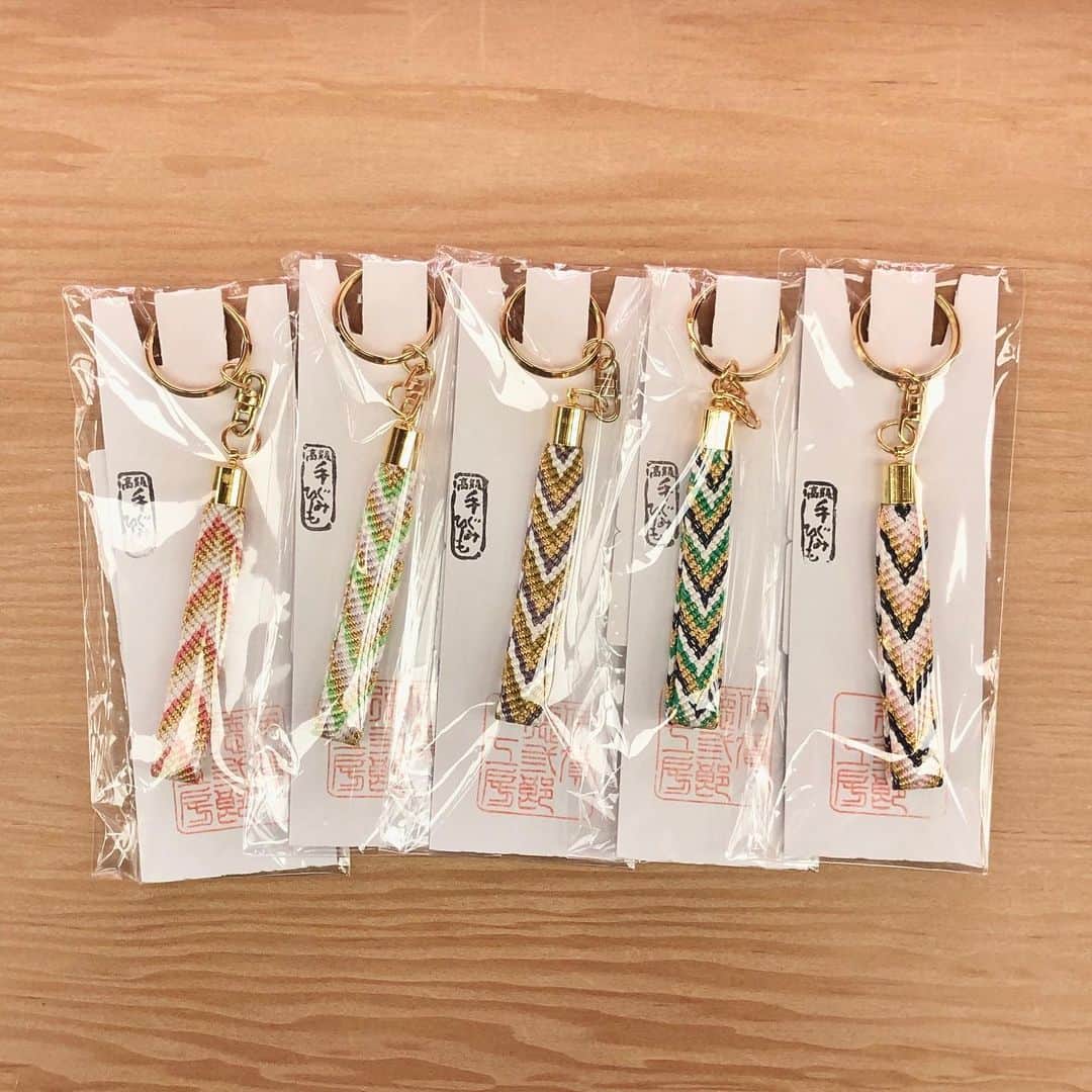 BEAMS JAPANさんのインスタグラム写真 - (BEAMS JAPANInstagram)「＜伊賀手組み紐＞﻿ 本日より発売しております新規商品のご紹介です。﻿ ﻿ 三重県 伊賀の伝統工芸品である手組み紐が入荷致しました！﻿ ﻿ 糸は、色とりどりに染められた絹糸や金銀糸を使用しています。﻿ 和の風合いと、輝きを放つ糸の華やかな魅力をお楽しみいただけます。﻿ ﻿ BEAMS JAPAN 1F﻿ ☎︎ 03-5368-7314﻿ #beams ﻿ #beamsjapan ﻿ #beamsjapan1st ﻿ #ビームスジャパン﻿ #新宿 #新宿三丁目﻿ #日本製 #組紐﻿ #伝統工芸 #くみひも﻿ #三重 #伊賀」6月19日 14時05分 - beams_japan
