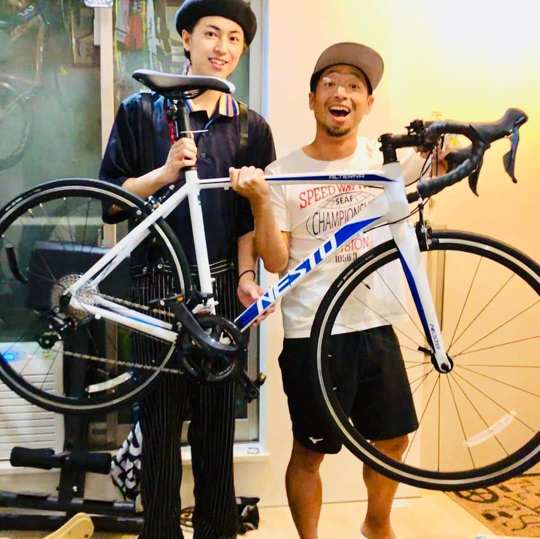 のインスタグラム：「#nestobikes #タカシやでロードバイクデビュー #団長安田 #安田大サーカス団長 #roadbike」