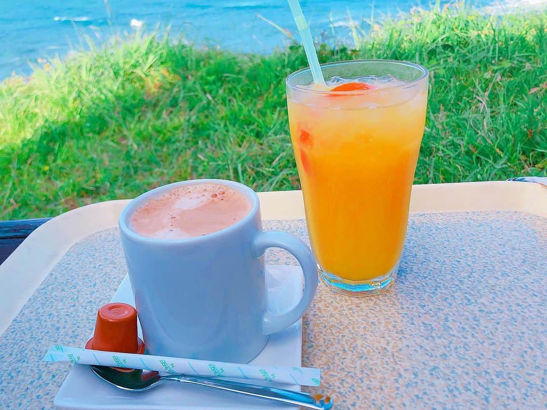 玉川来夢さんのインスタグラム写真 - (玉川来夢Instagram)「GAKE cafe🌊💕 千葉県にある崖の上で海と空しか見えない絶景カフェ GAKE cafeに行ってきましたぁー！ 絶景！！！！！！！💙 近くに住んでたら毎日通いたいくらい！ とにかく 最高ーーー！！！！！！ と、叫びたいくらい 素敵な場所でした💙 #gake #崖カフェ #gakecafe #千葉県 #絶景 #絶景スポット #絶景カフェ #おしゃれカフェ #海 #海沿い #オシャレカフェ #インスタ映え #インスタ映えスポット #instagay #instalove」6月19日 14時19分 - ramu_tamagawa