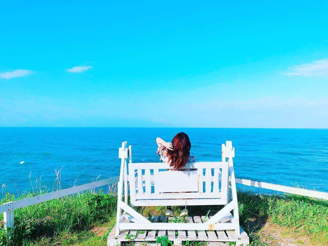 玉川来夢さんのインスタグラム写真 - (玉川来夢Instagram)「GAKE cafe🌊💕 千葉県にある崖の上で海と空しか見えない絶景カフェ GAKE cafeに行ってきましたぁー！ 絶景！！！！！！！💙 近くに住んでたら毎日通いたいくらい！ とにかく 最高ーーー！！！！！！ と、叫びたいくらい 素敵な場所でした💙 #gake #崖カフェ #gakecafe #千葉県 #絶景 #絶景スポット #絶景カフェ #おしゃれカフェ #海 #海沿い #オシャレカフェ #インスタ映え #インスタ映えスポット #instagay #instalove」6月19日 14時19分 - ramu_tamagawa