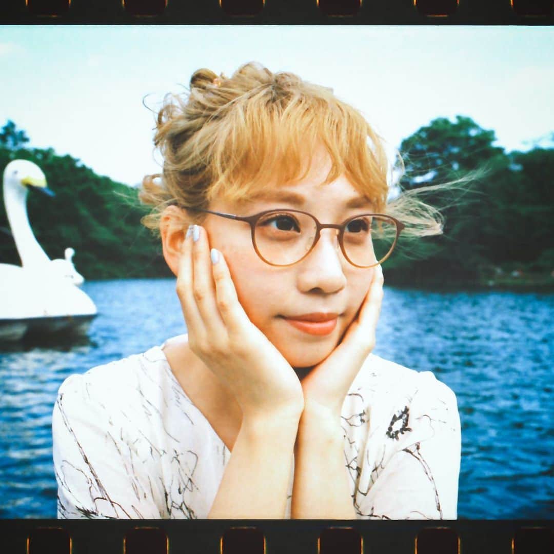 Zoff Officialのインスタグラム：「Zoff SMART / ZJ181037_48E1 Model @rabbit____2 花柄のワンピースに華奢なフレームのメガネを合わせることで、ガーリーな印象に。 ふわっとアレンジしたヘアスタイルにもよく似合う、可愛らしい1本です。 #Zoff #FASHION #eyewearstyle #メガネ #ゾフ女子 #Zoffコーデ #アトレ吉祥寺 #コピス吉祥寺 #吉祥寺 #東京 #tokyo」