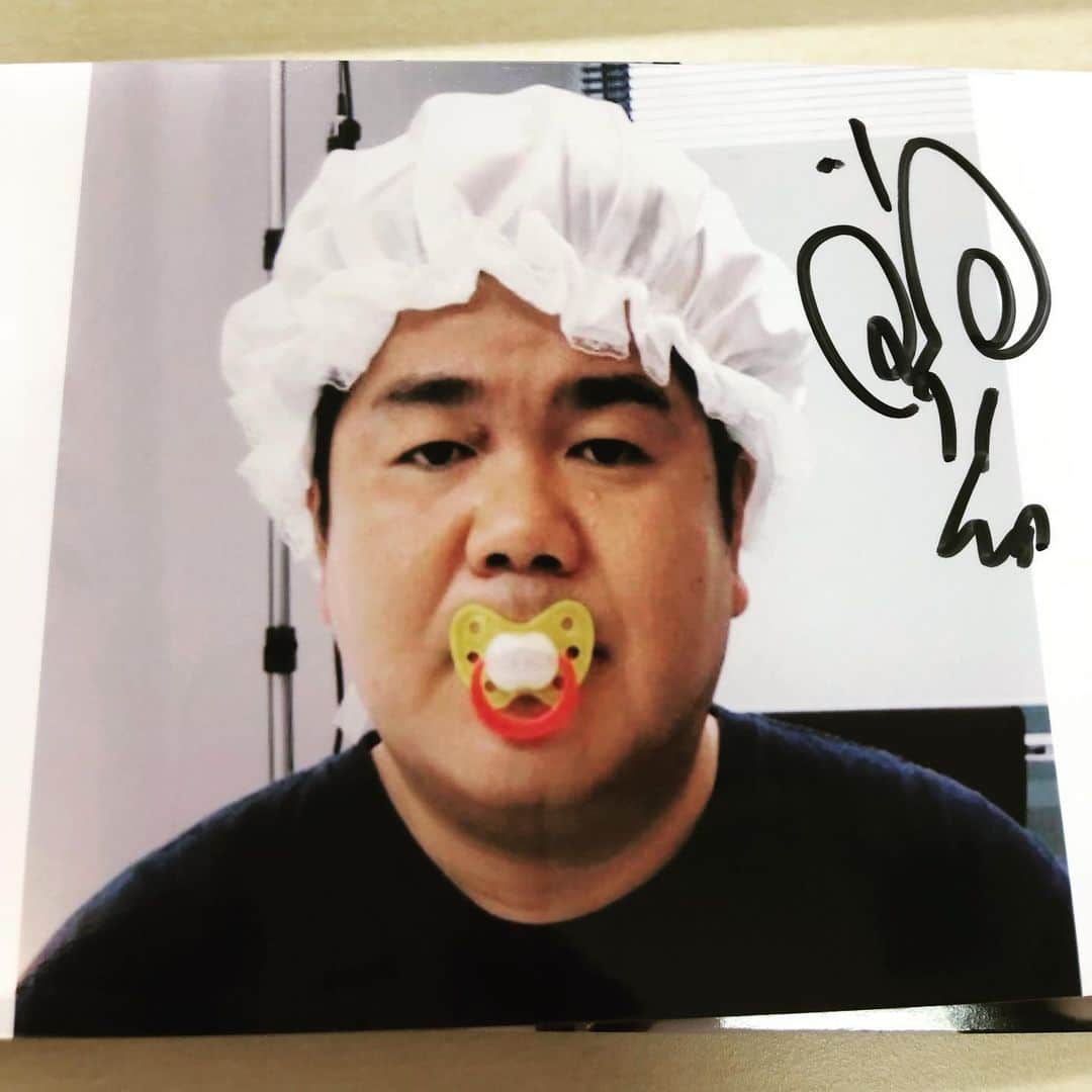 ゴリけんさんのインスタグラム写真 - (ゴリけんInstagram)「ゴリパラシンポジウムの為 1000枚以上サイン！！ #ゴリパラシンポジウム #なんでこの写真」6月19日 14時55分 - goriken1024