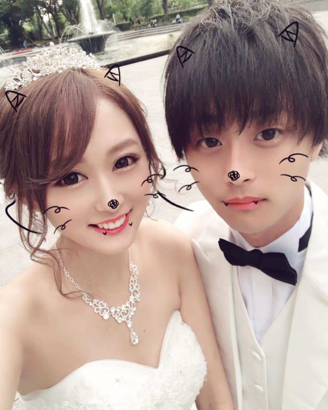 七瀬美月さんのインスタグラム写真 - (七瀬美月Instagram)「👰💓🤵前撮り¨̮⋆♡ . 顔黒いからタキシード白で正解だった🌟 素敵🤴✨🤵サッカーで足怪我してるのに 抱っこして持ち上げてくれたのも撮ってもらった☺︎💓 重そうにしてたけどw😇 .  丸の内3時間ドレスで歩き回ったから帰ってからの疲労感やばかったw . データ💿2ヶ月後に届くの楽しみ📸🥰 .  結婚式準備は8月からだから まだまだ先💏✨ .  #結婚式前撮り#前撮り#東京駅#夜景#タキシード #ロケーション撮影#ねこ#丸の内#ティアラ #Instagram#写真#2019冬婚#みんなのウェディング #撮影#hair#wd#ウェディングドレス#ドレス #ゼクシィ2019#結婚#年下旦那#東京駅前撮り #カップルフォト倶楽部#夫婦フォト #bridal#新郎新婦#夫婦#楽しかった#暑い#beautyplus」6月19日 14時51分 - yskwask1114