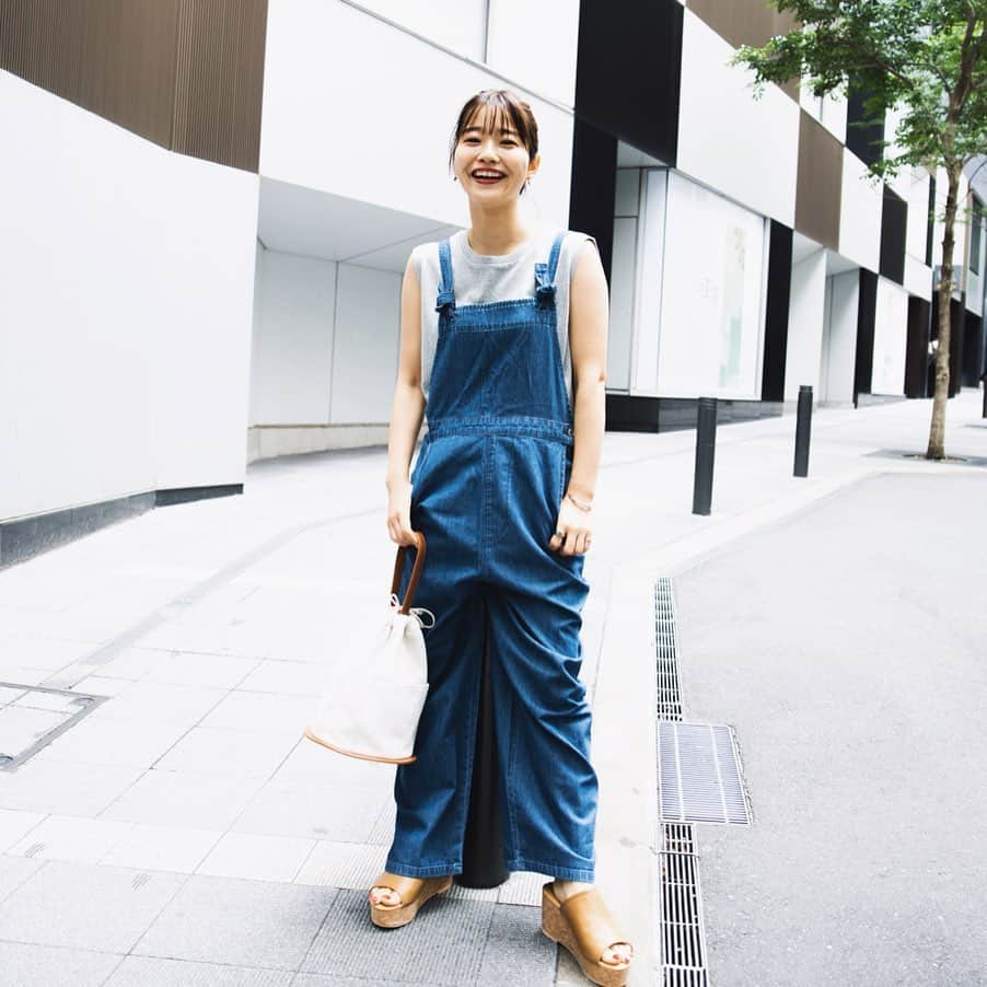 猪鼻ちひろさんのインスタグラム写真 - (猪鼻ちひろInstagram)「😎👒﻿ 撮影でLAKOLE のお洋服を着たよ！﻿ これ着て川行きたいとか、﻿ デートにも使えそうとか﻿ 着まわし出来そうとか盛り上がりました❣️﻿ ﻿ ヘアメイク全部コーディネートに合わせて﻿ 自分でしたんだけれど、﻿ とってもたのしかった💋﻿ ﻿お好みのコーデ&ヘアメイク教えてね😚 #ちひろのお洋服﻿ #夏がくるね☺️﻿ #今日(19日)から﻿ @lakole_official  #WEBでセールがスタートしているみたいですっ﻿ #LAKOLE #ラコレ#アレもコレもラクに #ライフファンクション#LAKOLE_LIFESTYLISTS #pr #fashion #lifefunction」6月19日 14時55分 - inohanachihiro