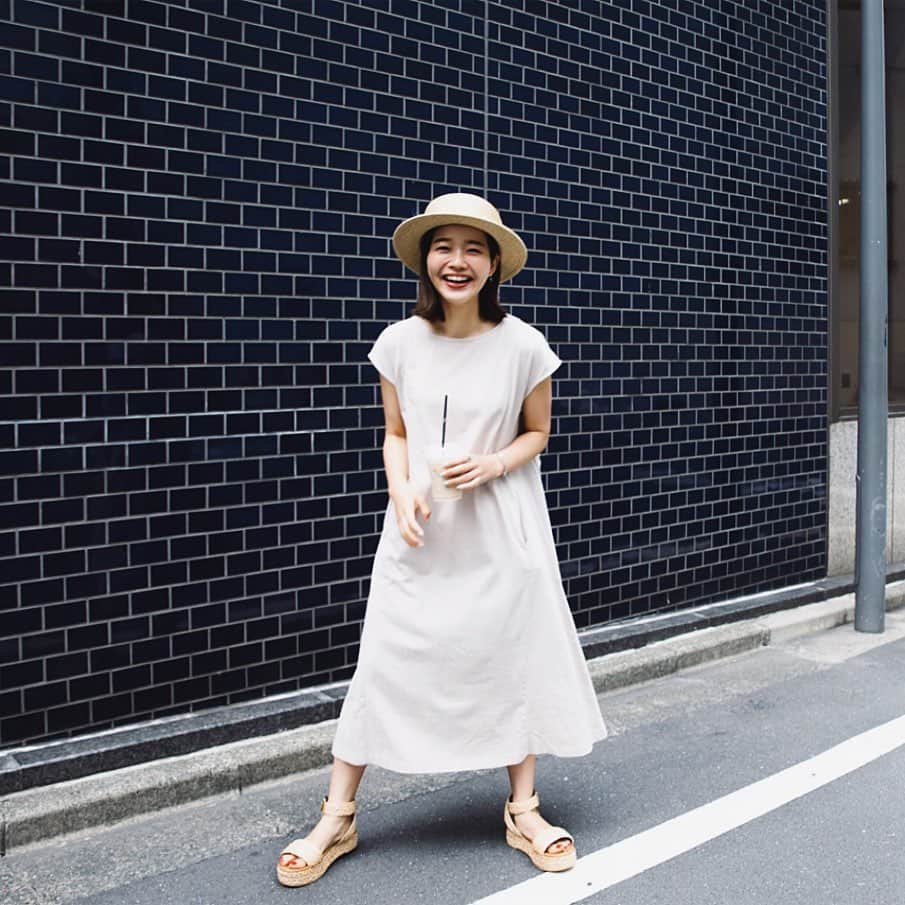 猪鼻ちひろのインスタグラム：「😎👒﻿ 撮影でLAKOLE のお洋服を着たよ！﻿ これ着て川行きたいとか、﻿ デートにも使えそうとか﻿ 着まわし出来そうとか盛り上がりました❣️﻿ ﻿ ヘアメイク全部コーディネートに合わせて﻿ 自分でしたんだけれど、﻿ とってもたのしかった💋﻿ ﻿お好みのコーデ&ヘアメイク教えてね😚 #ちひろのお洋服﻿ #夏がくるね☺️﻿ #今日(19日)から﻿ @lakole_official  #WEBでセールがスタートしているみたいですっ﻿ #LAKOLE #ラコレ#アレもコレもラクに #ライフファンクション#LAKOLE_LIFESTYLISTS #pr #fashion #lifefunction」