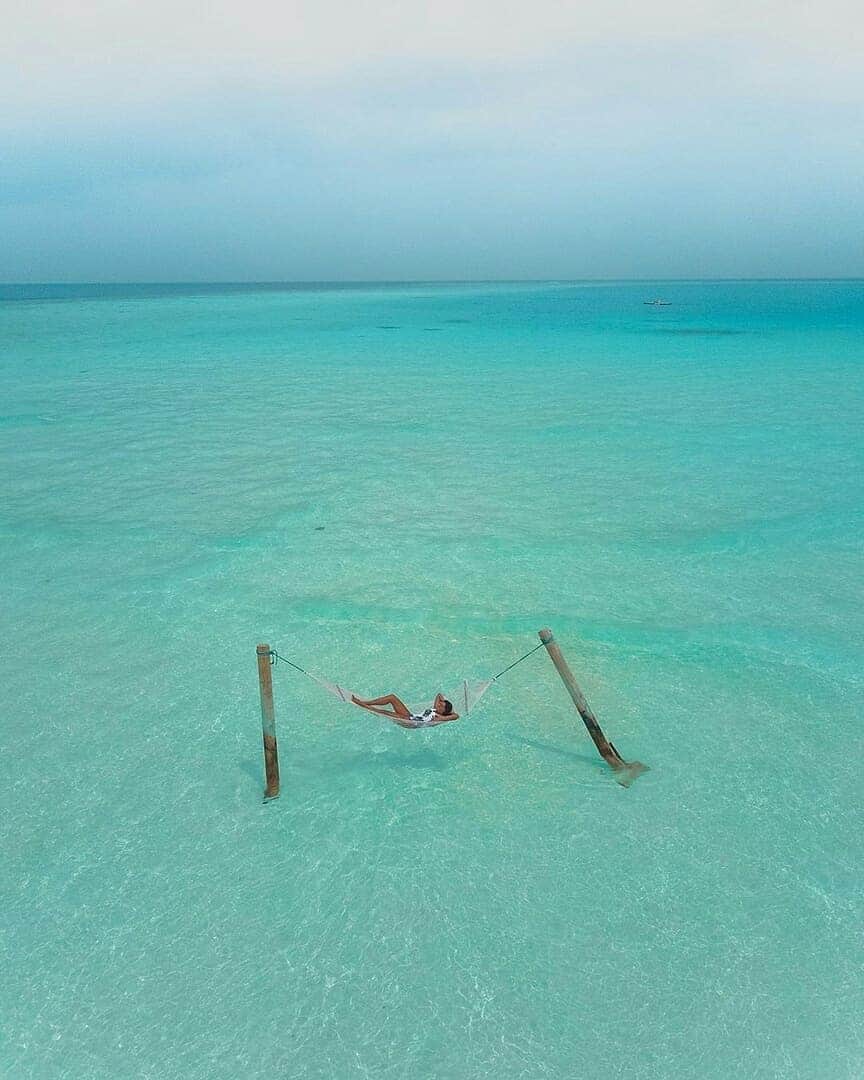 Discover Earthさんのインスタグラム写真 - (Discover EarthInstagram)「Discover the beauties of the Maldives with incredible white-sand beaches, untouched islands and crystal clear waters ! 🌴🇲🇻 Who would be your travel partner to this amazing place ? Tag them ! — 📍#DiscoverMaldives — 📸  Photos by @_dgtravel_」6月19日 15時04分 - discoverearth