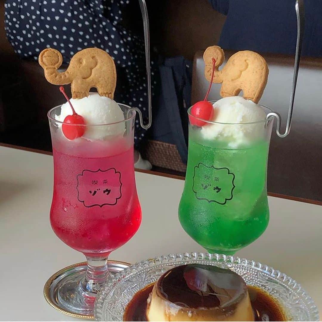 MOVE / ムーブさんのインスタグラム写真 - (MOVE / ムーブInstagram)「❁﻿﻿ ┈┈┈┈┈┈┈┈┈┈┈┈┈┈┈﻿﻿ ﻿﻿ 2019年4月11日に京都にオープンした、『喫茶ゾウ』。﻿ ﻿ ゾウさんのクッキーがちょこんと乗ったクリームソーダが可愛すぎるんです🍒﻿ ﻿ クリームソーダは赤、青、緑の3色あります🍹﻿ ﻿ 3つ並べるととっても映えますよね💓﻿ ﻿ ぜひ行ってみてね✨﻿ ﻿ 【詳細】﻿ 喫茶ゾウ﻿ 住所：京都市上京区三丁町440-3﻿ 営業時間：9:00～18:00（LO17:00）﻿ 定休日：不定休﻿ ﻿ ﻿ photoby﻿﻿ ‪‪❤︎ @maki8545 ‪‪❤︎‬ @_13nn﻿ ‪‪❤︎‬ @_cc_e ‪‪❤︎‬ @_lion._.sou_﻿ ‪‪❤︎‬ @a__yng8 ﻿ ﻿﻿ MiLKではみなさんからのお写真を募集しています♥﻿﻿﻿﻿﻿ @milk_magazine_﻿﻿ を付けて投稿してね♥﻿﻿﻿﻿ ﻿﻿ ┈┈┈┈┈┈┈┈┈┈┈┈┈┈┈﻿﻿ #milk_web #milk_magazine﻿﻿﻿﻿ #milkmagazine ﻿#milk_cafe﻿ ﻿﻿ ﻿#喫茶ゾウ #喫茶 #喫茶店 #喫茶店巡り #京都 #京都カフェ #京都喫茶店 #レトロ喫茶 #レトロ喫茶店 #カフェ #カフェ巡り #カフェスタグラム #クリームソーダ #クリームソーダ部 #プリン #インスタ映え #フォトジェニック #カフェ活 #レトロ #お洒落女子 #京都旅行」6月19日 15時00分 - milkmag_official