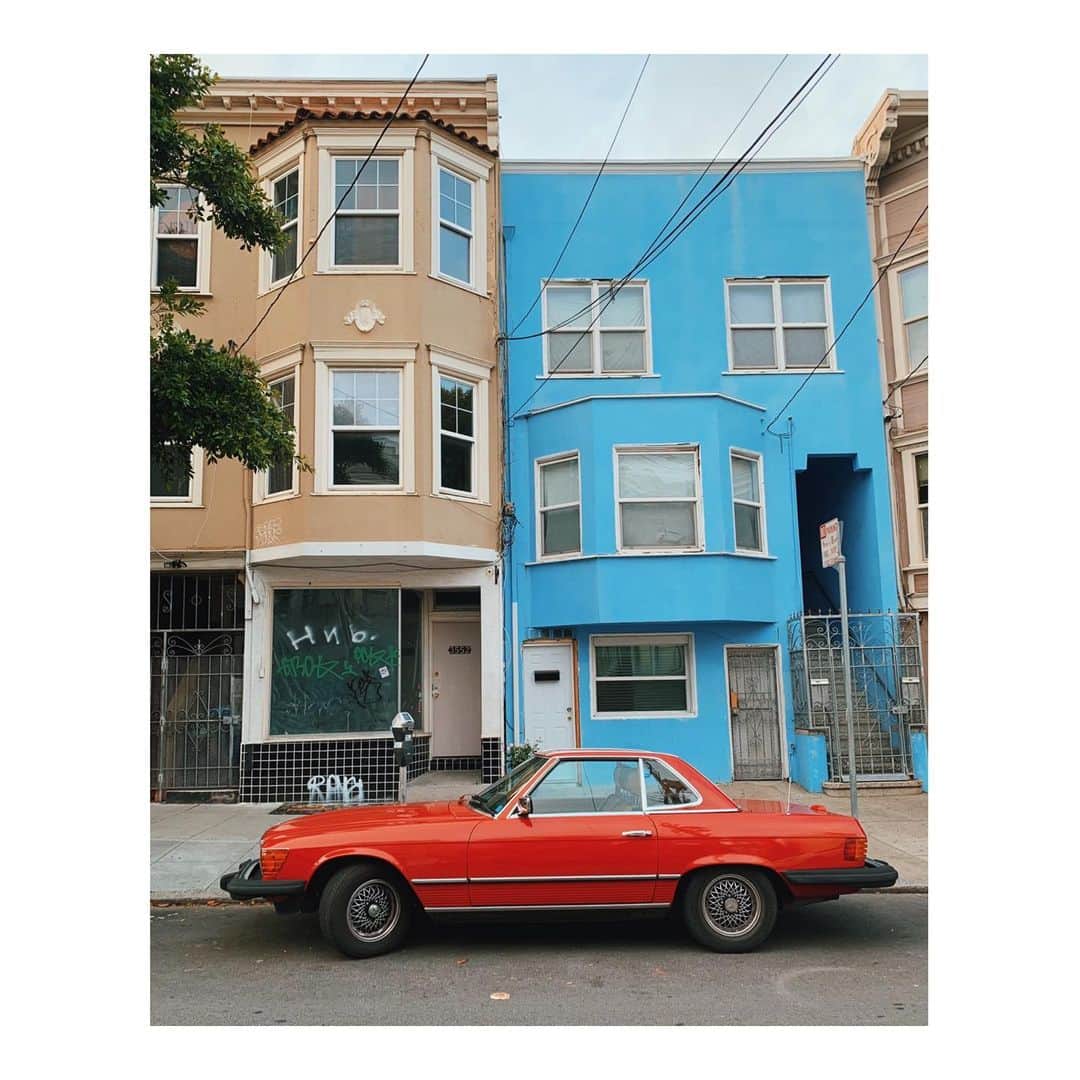 Melissa Santiagoのインスタグラム：「Lil red  450SL 1979?  #mercedes  #CarsNTrees #AutosOfTheMission」