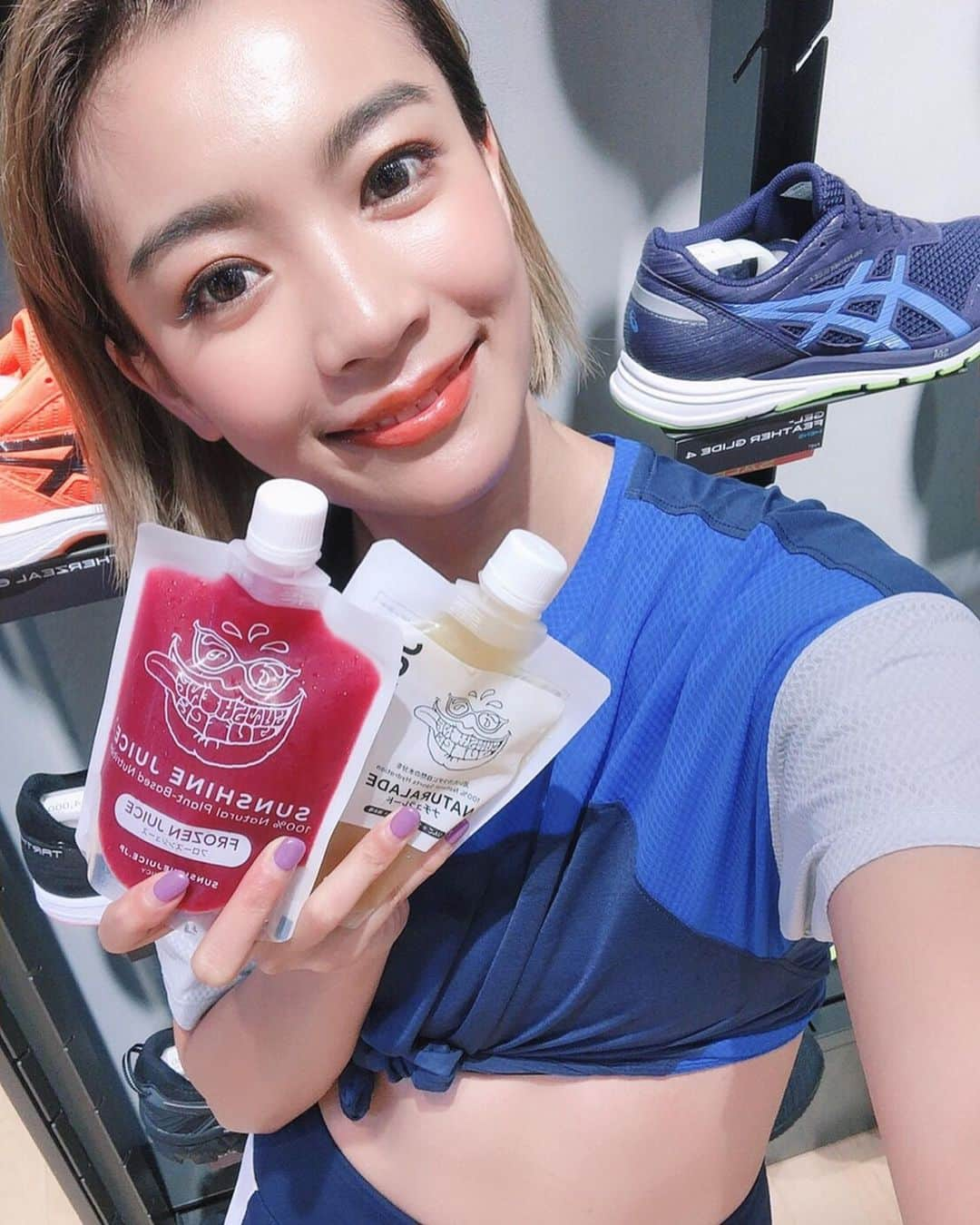 平アスカさんのインスタグラム写真 - (平アスカInstagram)「. ASICS @asicsrunning_jp のworkout のイベントに行ってきた‼️ ウェアはデザインがポップで色味も可愛い🧡動きやすいし、着心地もよくてすごく良かった✨と気づいた（笑）いいの見つけた😆 ワークショップでは目標とか自分がいちばん好きな時間を考えたりしてジブンと向き合えるじかん。少し成長したジブンをイメージするだけでワークアウトの内容も違ってくるよね🥰ペアでのワークアウトめっちゃ楽しい😆お互い高め合って協力してのトレーニングもまた新鮮でがんばれた❤️🏋🏾‍♀️おかげで脚ブルブルだし腹筋痛いわ😂🙏🏾 さいこうにいい汗かいていいいちにちのはじまりになりました🥰 自分のためにも、みんなと楽しく鍛えられる"ASICS MOVE STUDIO"にまた来ようっと😆‼️次は7/21開催で6/17〜応募開始だって✨✨ランニングが楽しみ🥰 #遊びじゃない #asicsmovestudio #asics  #workout #朝活 #pr #training」6月19日 15時17分 - asucataira