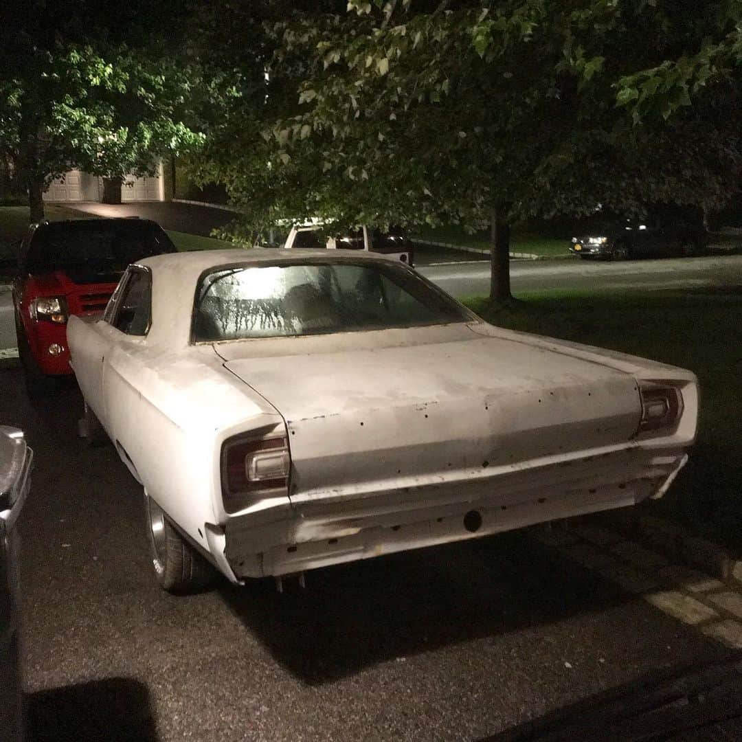 ファンクマスター・フレックスのインスタグラム：「My new project car! #68roadrunner !!! Just bought it!!! 383, column shift, 8 3/4 rear, power sterling, power brake!!! I can’t wait to start!!!! Maria approved!!!」