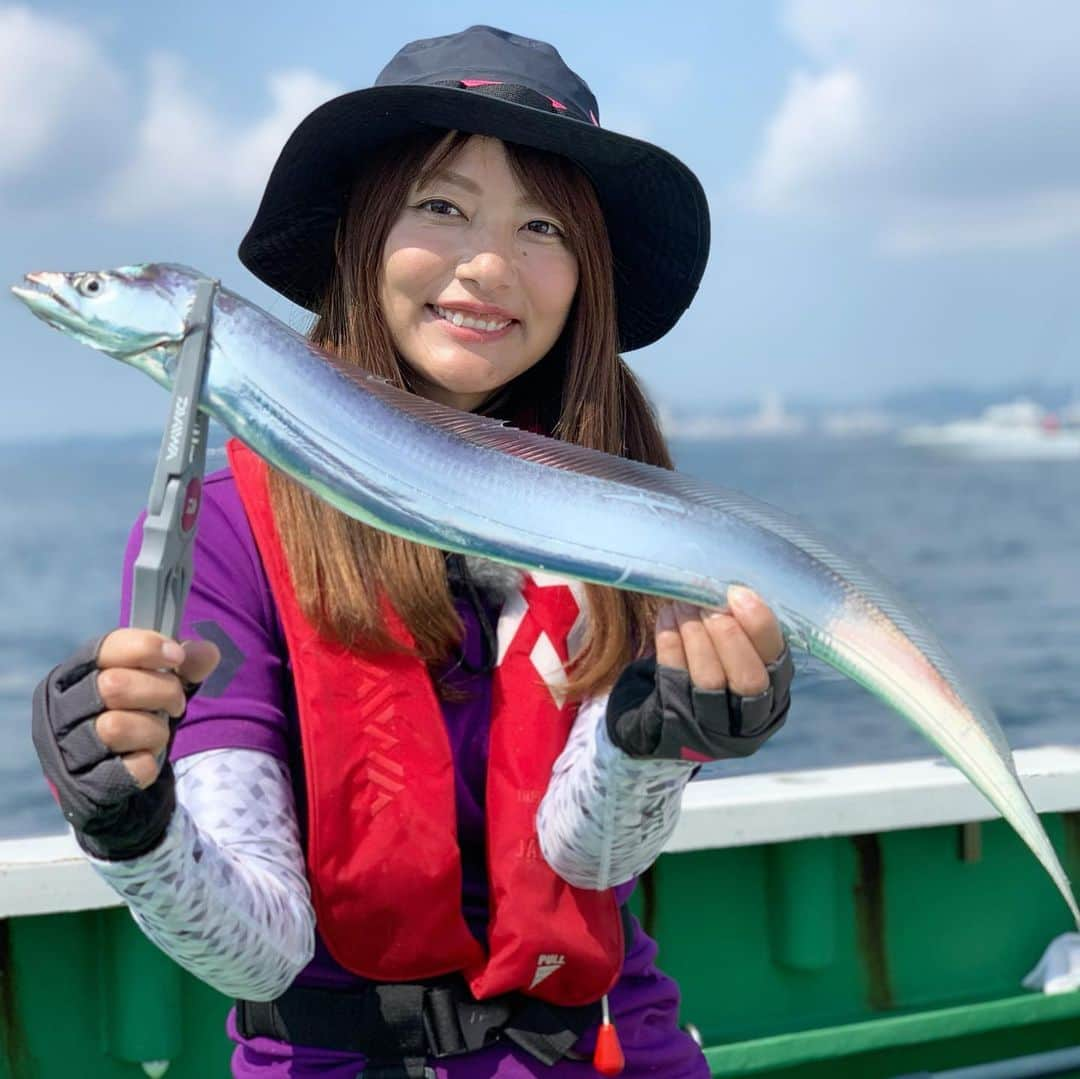 晴山由梨さんのインスタグラム写真 - (晴山由梨Instagram)「夏タチの季節がやってきた💛 . ＊アイテム＊ ロッド：DAIWA Metallia TACHIUO GAME MH-175 リール：DAIWA SPARTAN MX IC 150H . #東京湾 #神奈川県 #鴨居 #五郎丸 #釣り #エサ釣り #タチウオ釣り #タチウオ #夏タチ #夏の釣り #メタリア #スパルタン #フィッシュホルダー240c #晴山由梨 #fish #fishing #daiwa #lovefishing  #fishinglife #fishingdaily #fishingtrip  #angler #fishingphotography #boatfishing」6月19日 15時24分 - hareyama_yuri