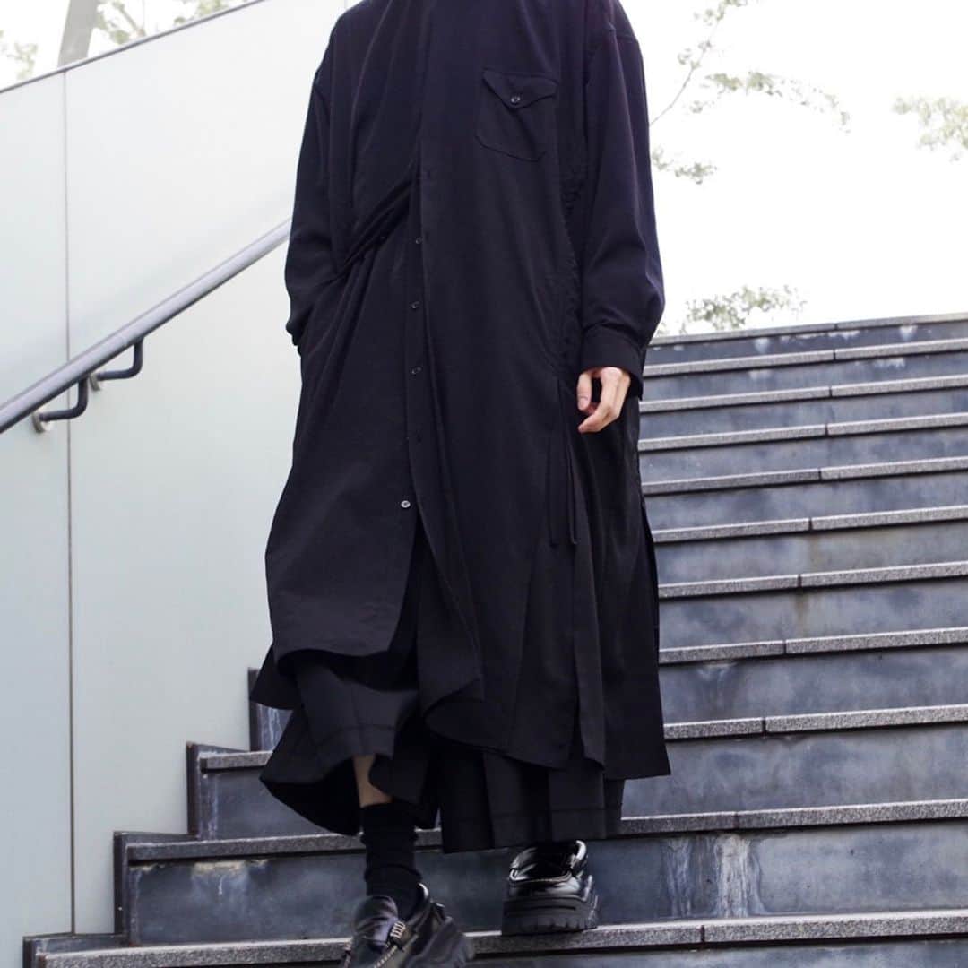 のインスタグラム：「ㅤㅤㅤㅤㅤㅤㅤㅤㅤㅤㅤㅤㅤ﻿ ▼in store now﻿ B Yohji Yamamoto 【 @b_yohjiyamamoto 】﻿ 2019 Autumn Winter Collection﻿ ﻿ ﻿ ▼store﻿ Lui's 札幌店 @luissapporo_official ﻿ Lui's ルクア大阪店 @luis_lucua ﻿ Lui's 神戸店 @luiskobe_official ﻿ ﻿ ﻿ #byohjiyamamoto #byohjiyamamoto19aw#yohjiyamamoto #yohjiyamamotofemme #ヨウジヤマモト﻿ ﻿ ﻿」