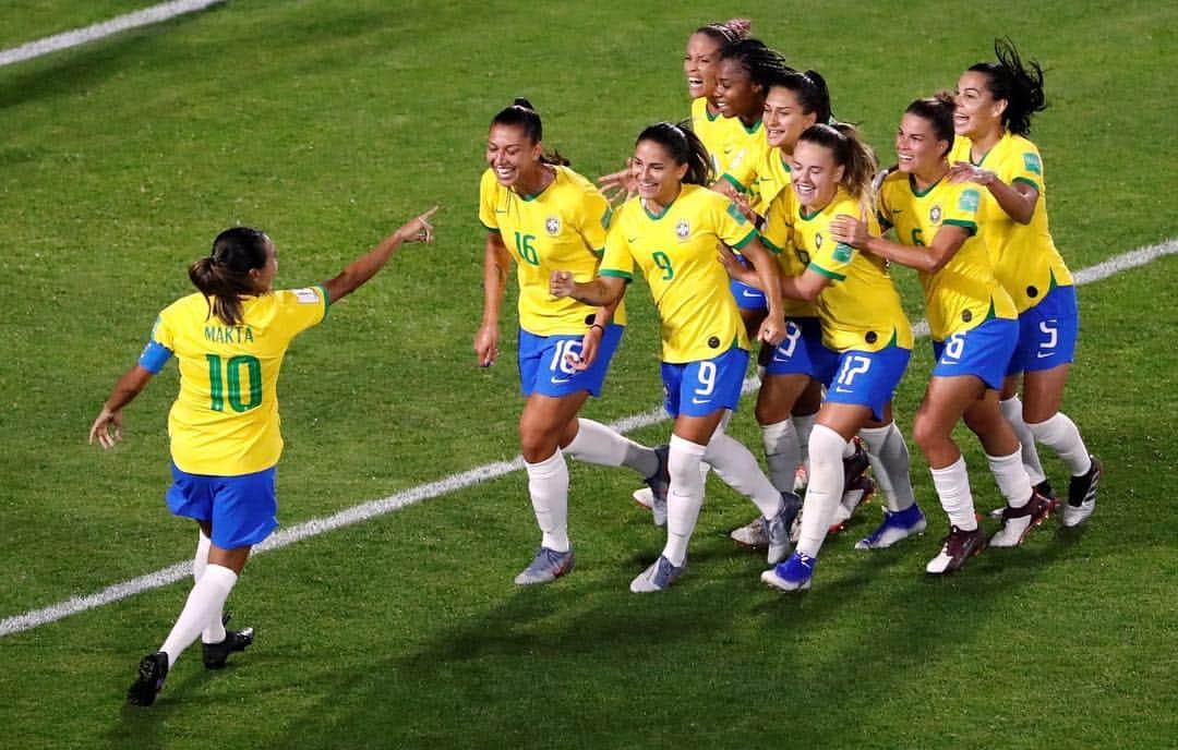ロナウドのインスタグラム：「Maior artilheira da história das Copas!! Obrigado por toda a sua luta e determinação! Você merece, Rainha! 👑 Esse recorde tinha que ficar com a gente mesmo! 😉」
