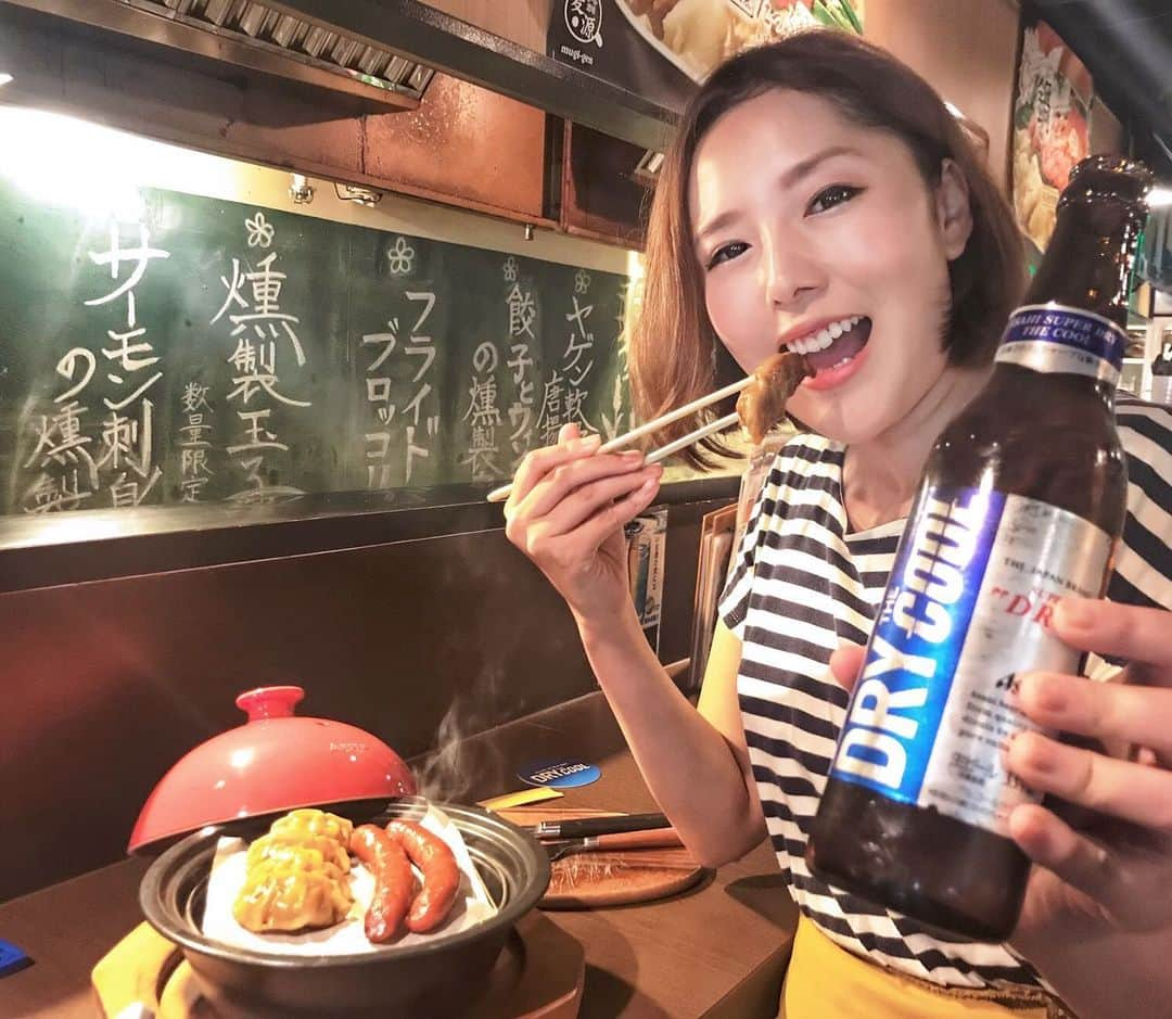 斉藤花奈のインスタグラム：「大通り公園のビアガーデン前に🍻  麦源さんでDRY THE COOLいただきました( ^ω^ ) スッキリしてて飲みやすい！！ はじめて、ビールにカルピス入れて飲んだ😋 他にもレモン、白桃、巨峰があるらしい🍋 飲みやすいから全部飲めちゃいそう笑  麦源さんの料理も、スモークがインスタ映え🤗 明太子のポテトサラダを揚げたやつが私のイチオシです。  ビールとも合うよん。  #PR  #drythecool  #coolstyle  #beerstagram  #beercocktail  #beer #アサヒビール #新商品 #ドライザクール #カルピス #ビアカクテル  #47都道府県  #お酒  #superdry  #スーパードライ  #ビアスタグラム  #ビール部  #ビール女子  #ビール好きな人と繋がりたい  #ビアカクテル #札幌 #道産子 #すすきの #札幌インスタグラマー #インスタグラマー #インフルエンサー #札幌居酒屋 #札幌カフェ #大通り公園 #北海道 #北海道代表」