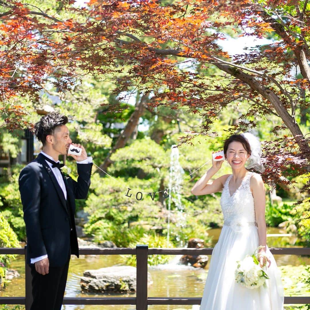 小林樓《新潟県見附市：結婚式場》のインスタグラム：「もしも〜し♡ 二人にしか聞こえない内緒話。 #小林樓#結婚式#wedding#ウェディング#和モダン#結婚式レポ#大人女子#大人可愛い#大人婚#可愛い#日本庭園#JapaneseGarden#和婚#白無垢#色打掛#新潟県#新潟#見附市#見附#中越#和婚をもっと盛り上げたい#新潟プレ花嫁#新潟卒花嫁#新潟花嫁#新潟プレ花嫁#プレ花嫁#卒花嫁#marry花嫁#小林楼#新潟花嫁#思わず写真を撮りたくなる結婚式#20190615」